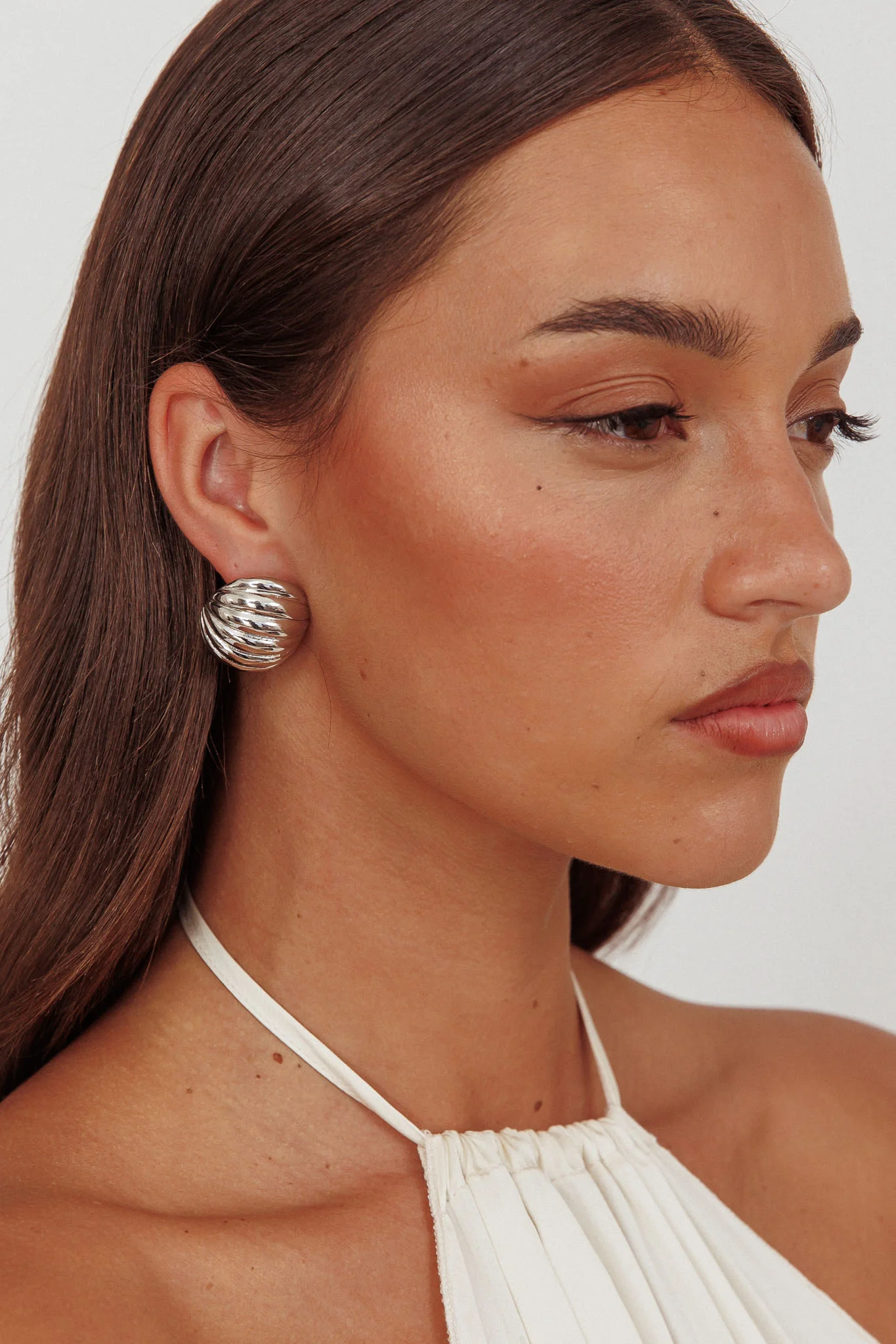 Shelly Ribbed Curve Earrings Dark Silver