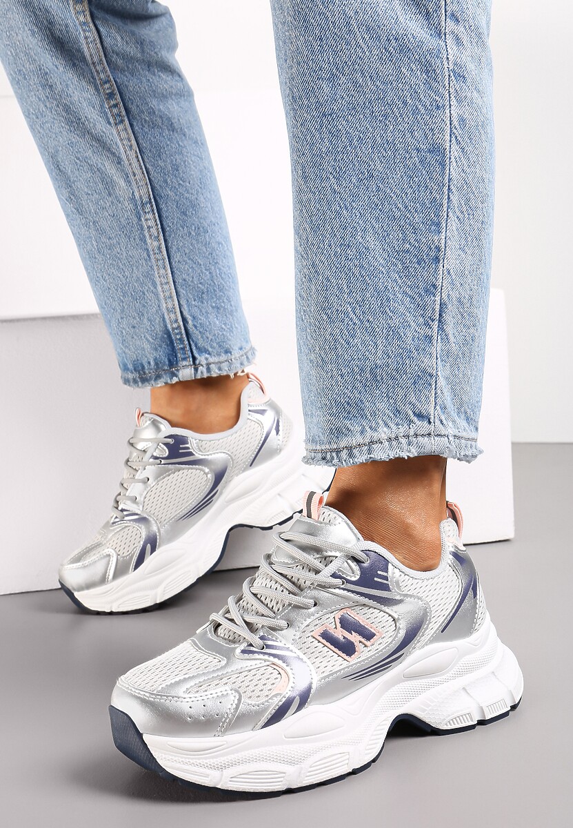 Srebrne Sneakersy na Grubej Podeszwie z Ozdobną Naszywką Svante