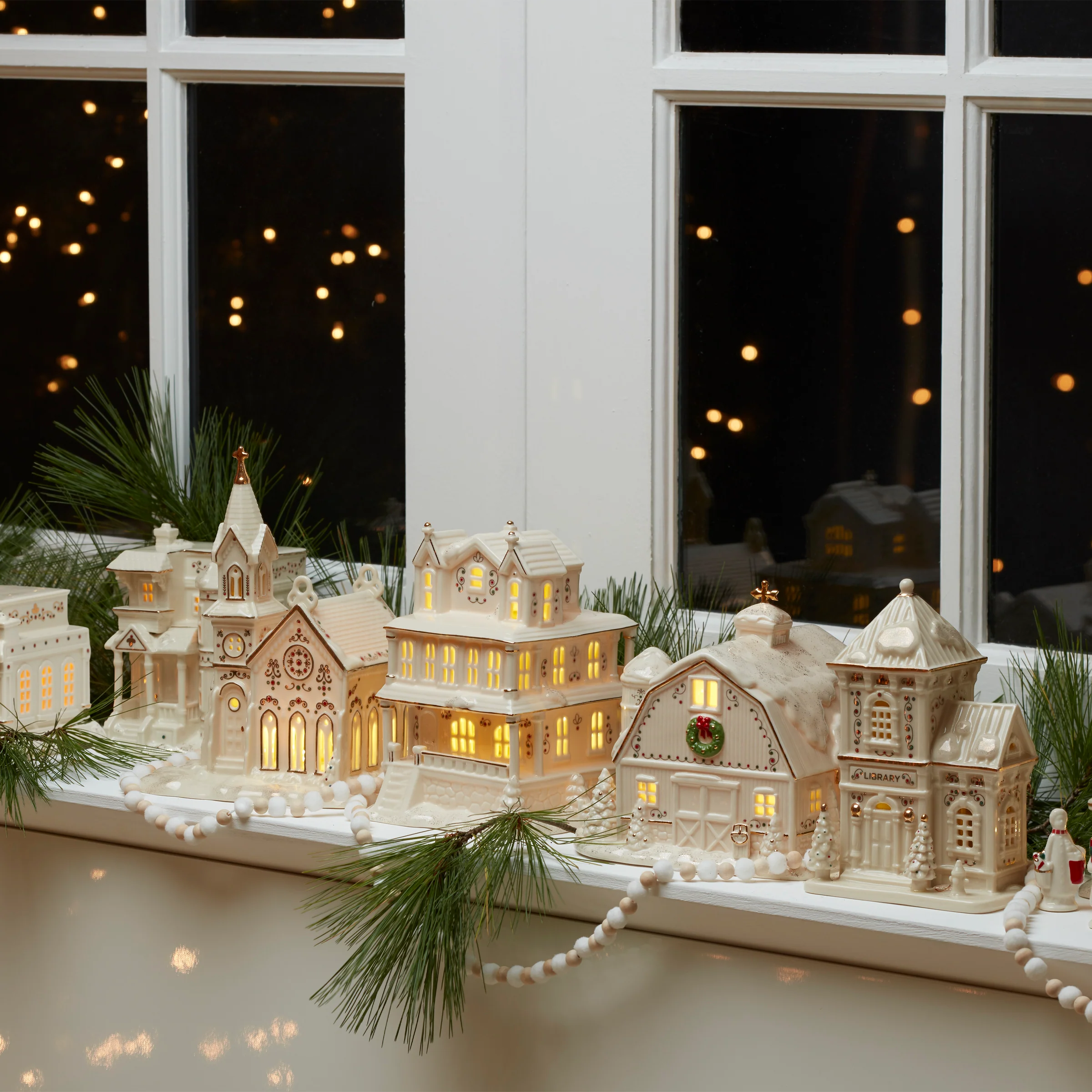 Mistletoe Park Bed & Breakfast Figurine