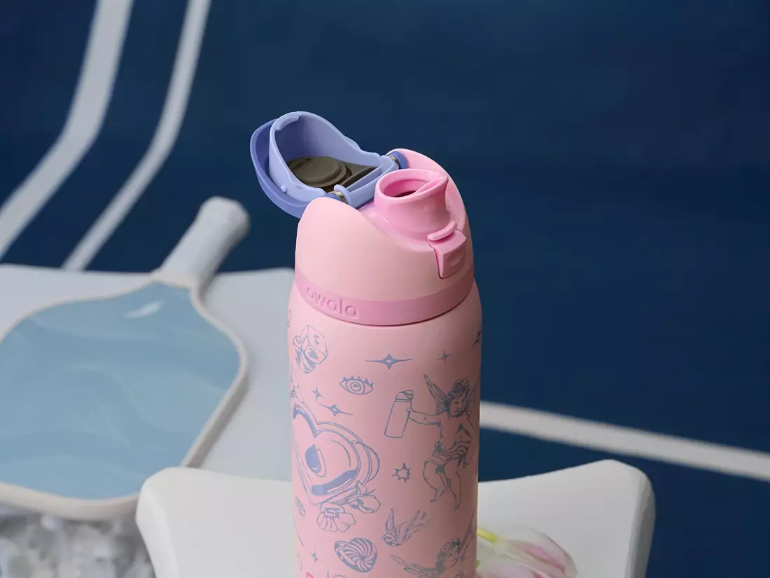 Owala 32 oz. FreeSip Stainless Steel Water Bottle Shot to the Heart - luluinthesky