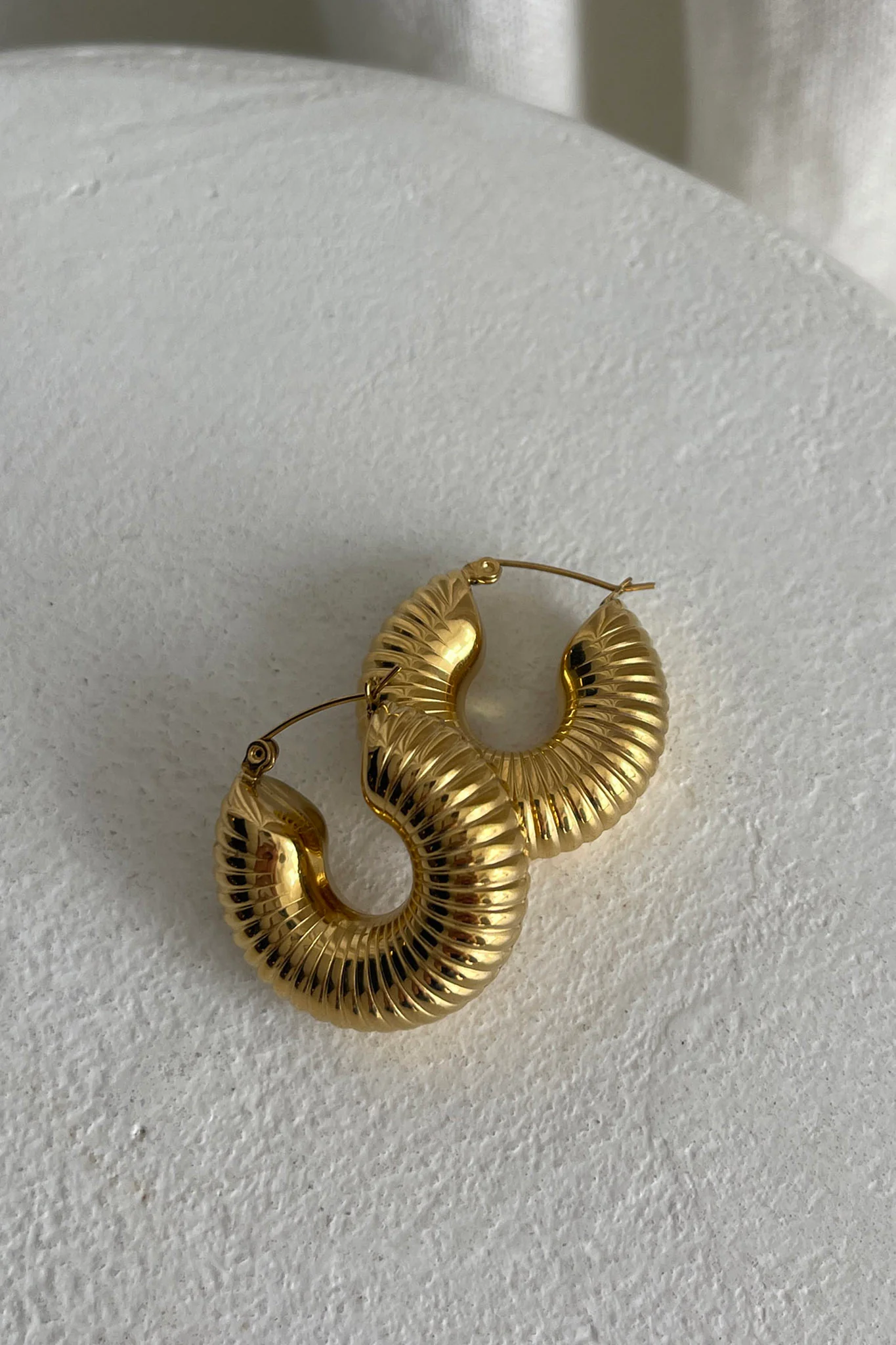 Tammi Chunky Ribbed Hoop Earrings Gold