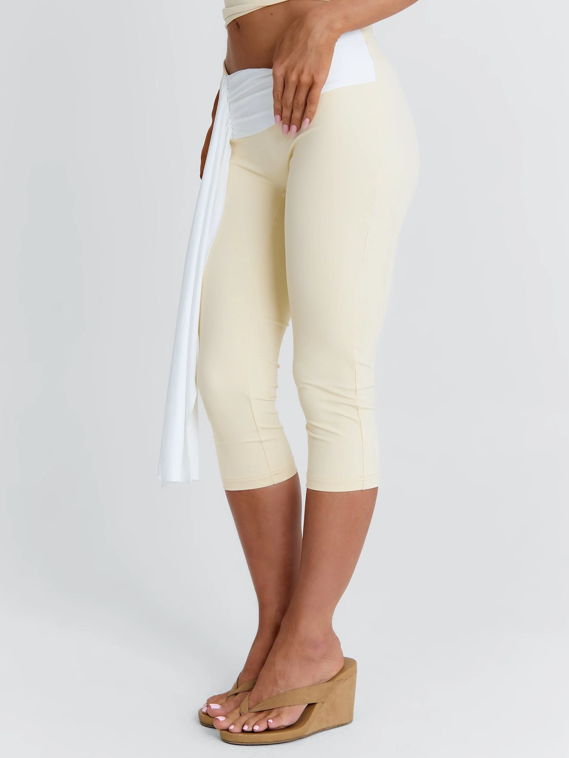 Linday Capri Pants White And Cream