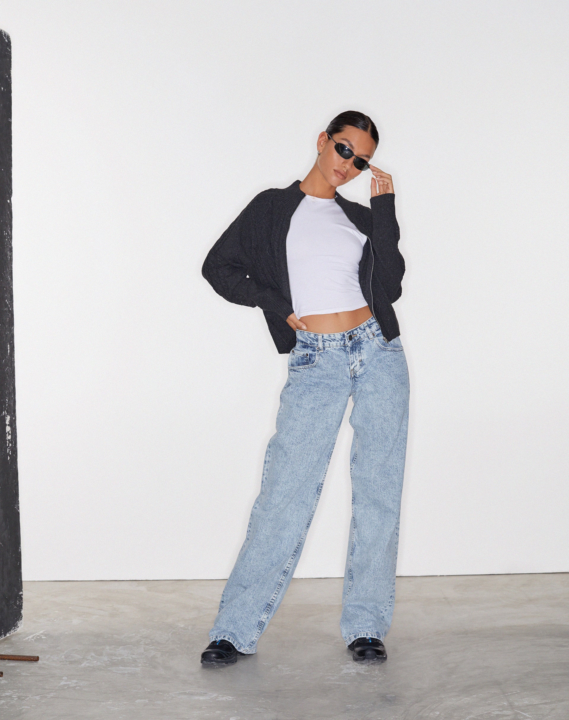 Low Rise Parallel Jeans in 80s Light Blue Wash