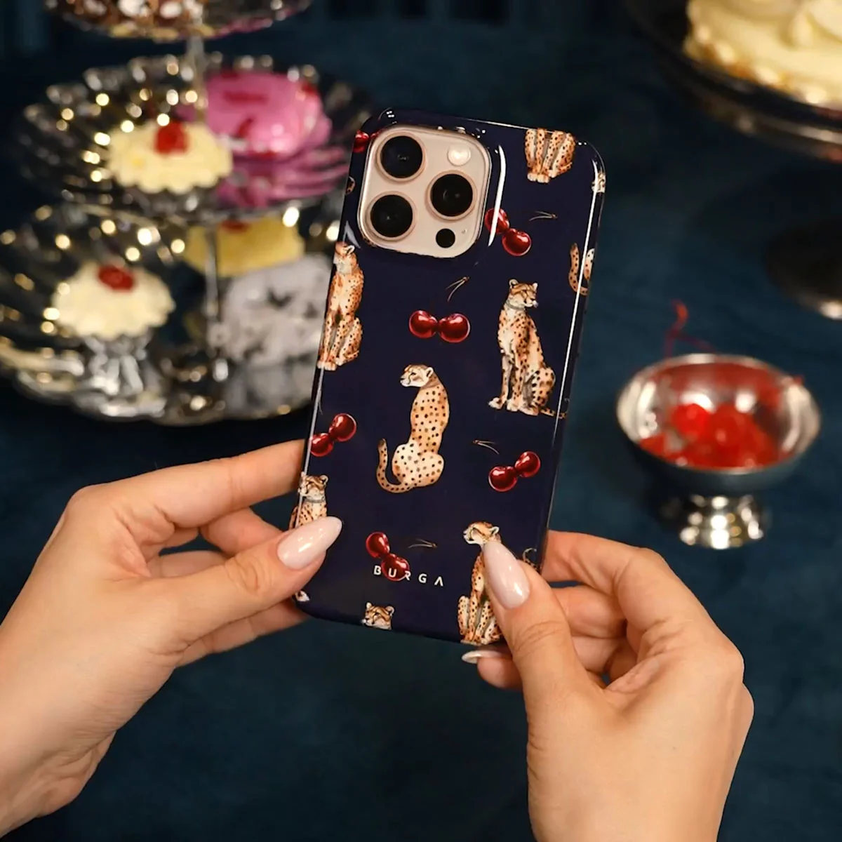 Cougar - iPhone 11 Pro ケース