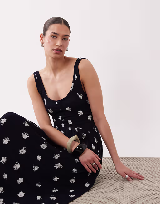 crinkle button up midi dress in mono ditsy floral print