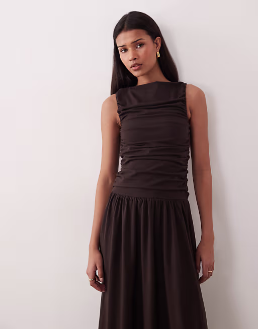 ruched bodice midi dress in chocolate