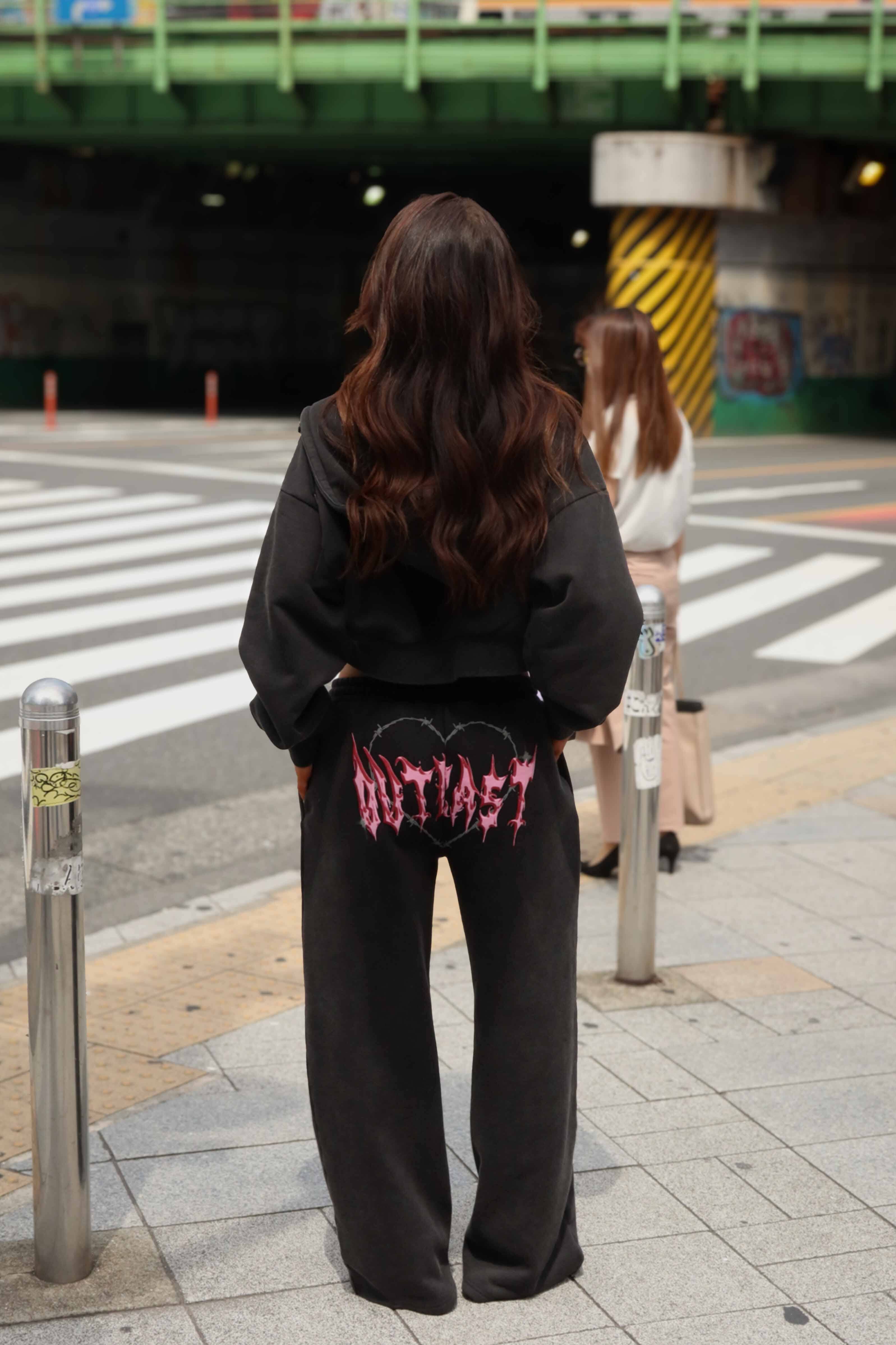 Cropped-Hoodie-Black