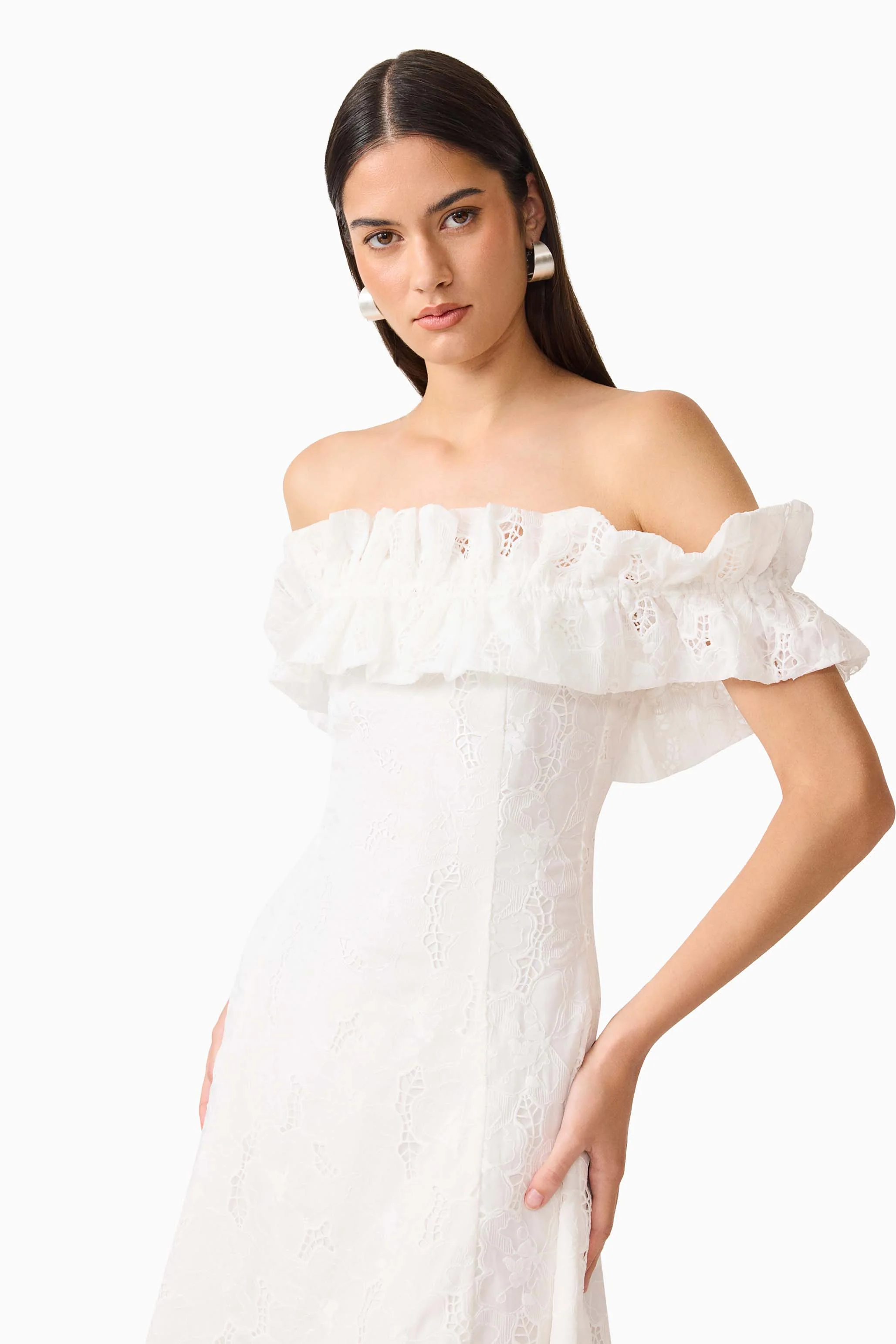CURAAE Elen Off Shoulder Midi Dress in White