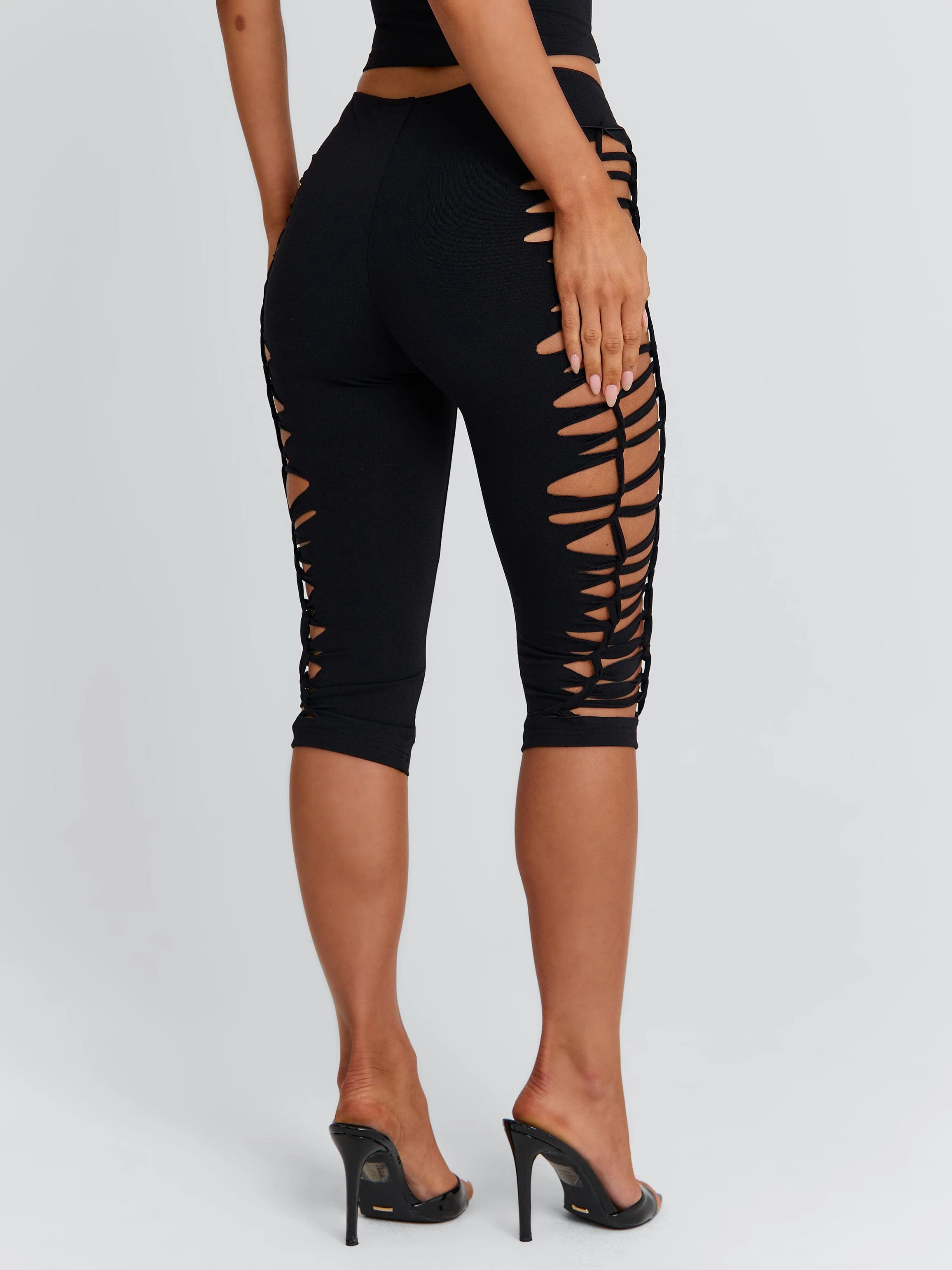 Zhera Capri Pants Black