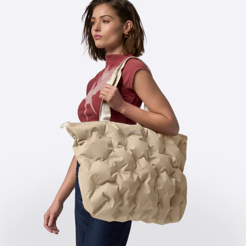 Owala The Cloud Inflatable insulation. Packs flat. 16L capacity Beige Babe