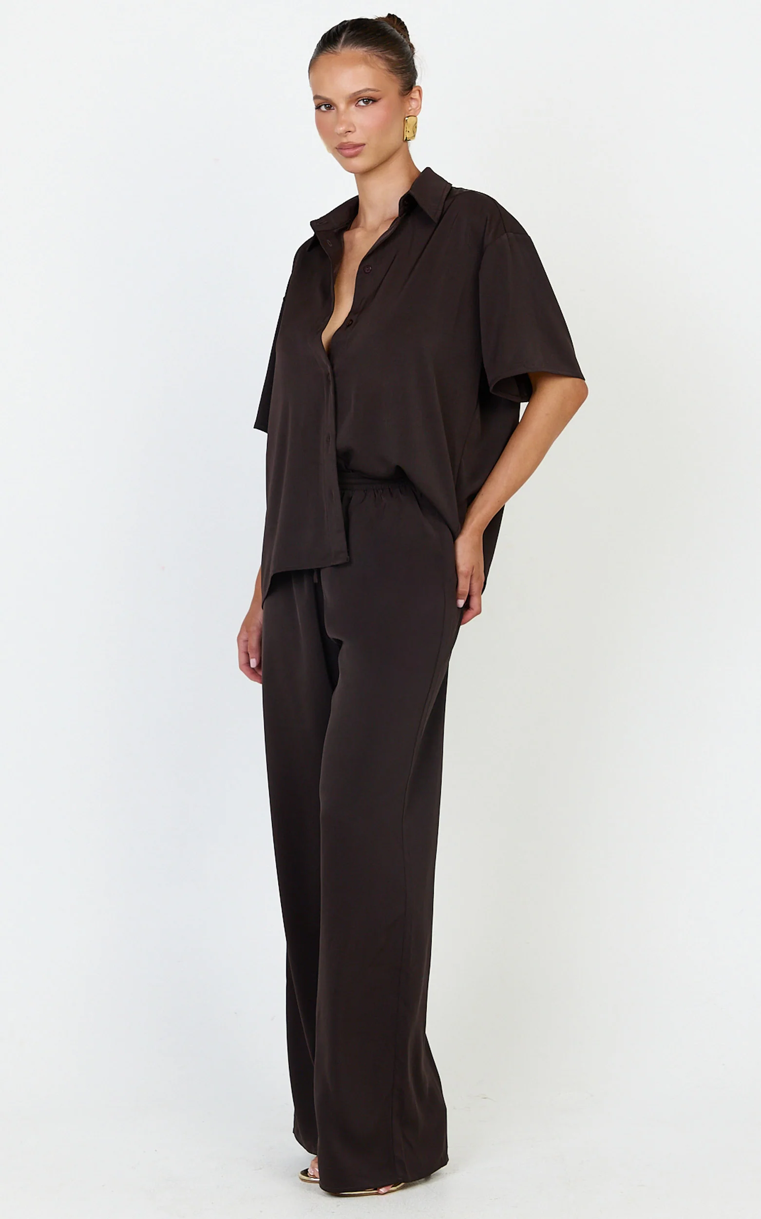 Robyn Shirt - Button Front Short Sleeve Shirt in Chocolate