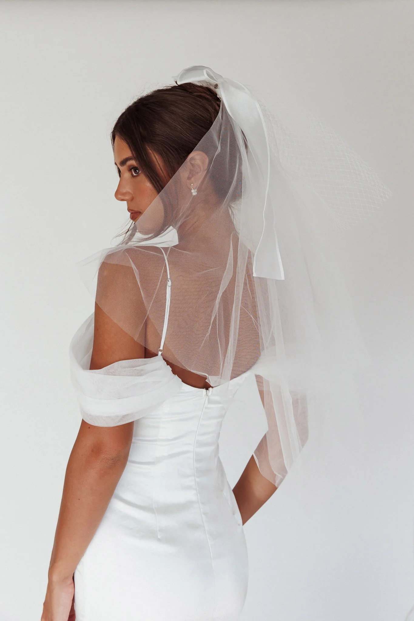 Evelyn Bow & Fishnet Bridal Veil White