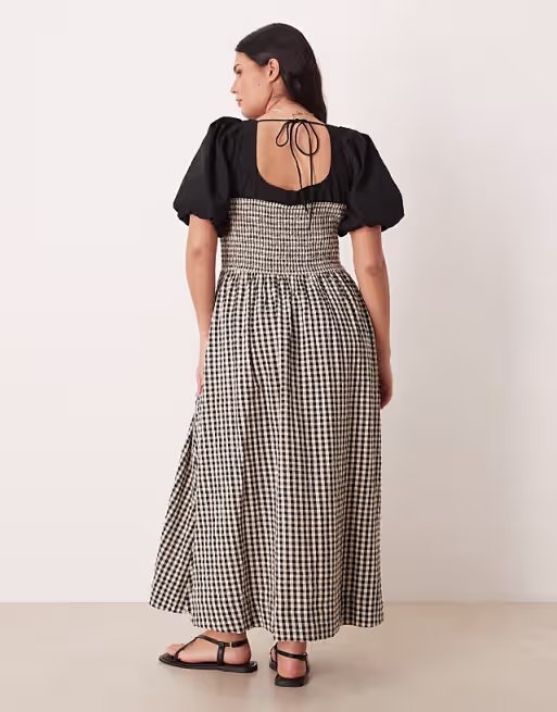 Curve shirred bodice maxi dress with puff sleeve in mono gingham