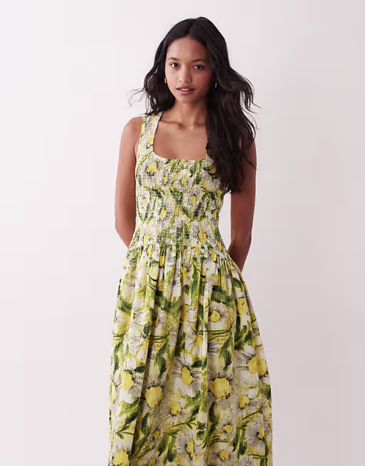 crinkle scoop neck maxi sundress with shirred waist in yellow daisy print