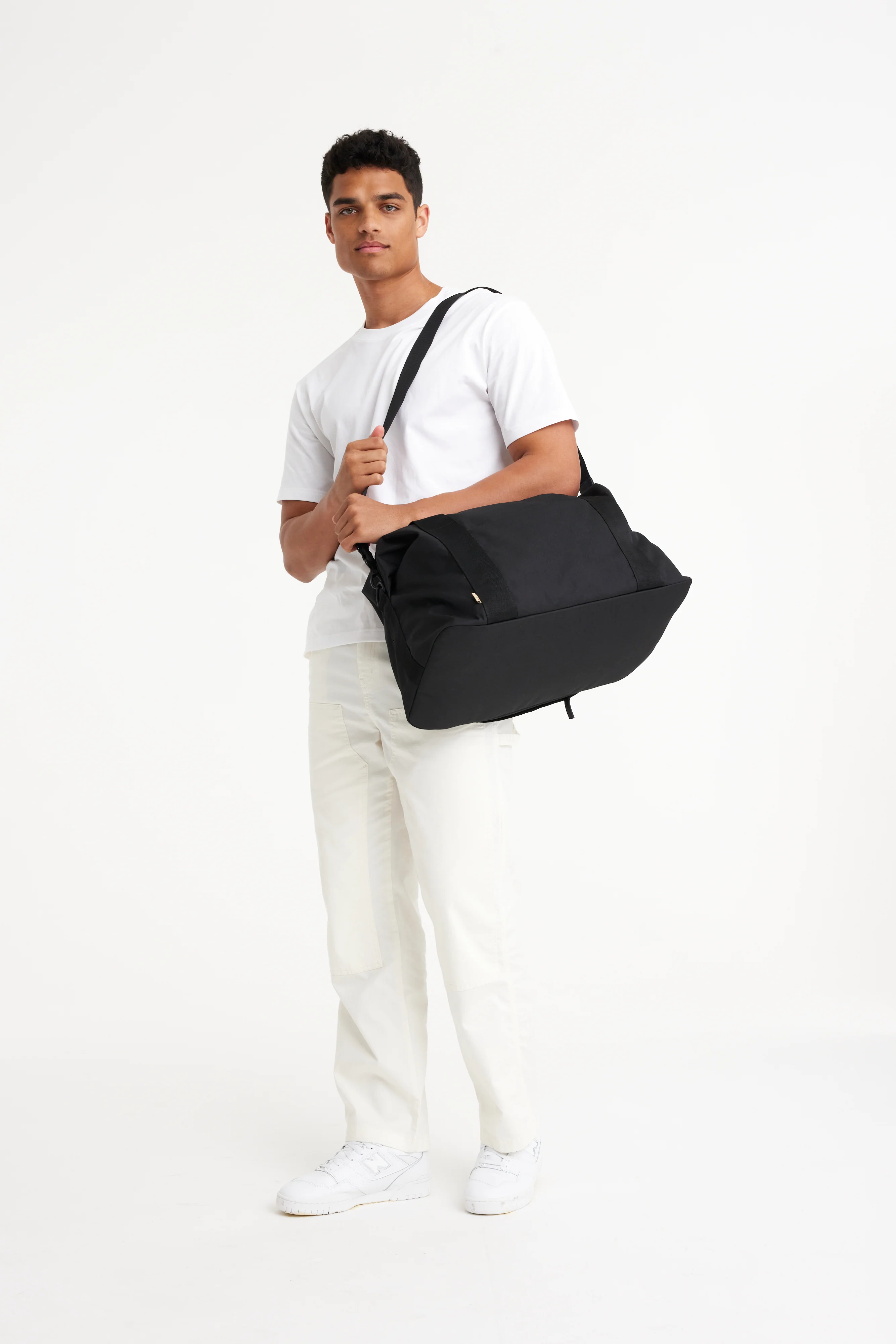 BEIS 'The BÉISics Duffle in Black