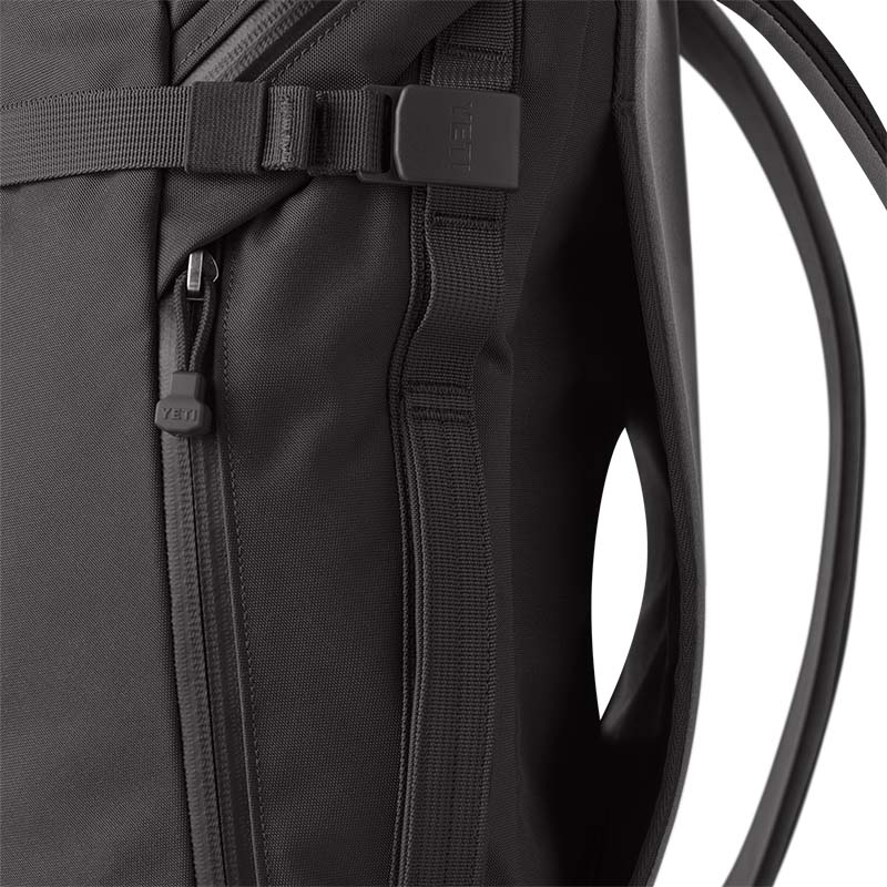 Crossroads® 22L Backpack in Black - luluinthesky
