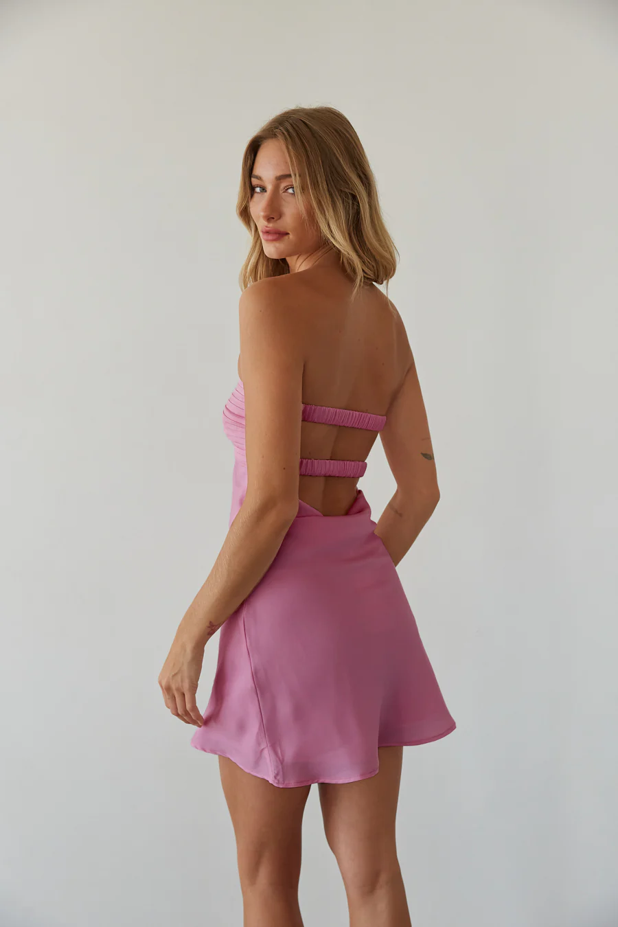 Kiara Keyhole Open Back Mini Dress - luluinthesky