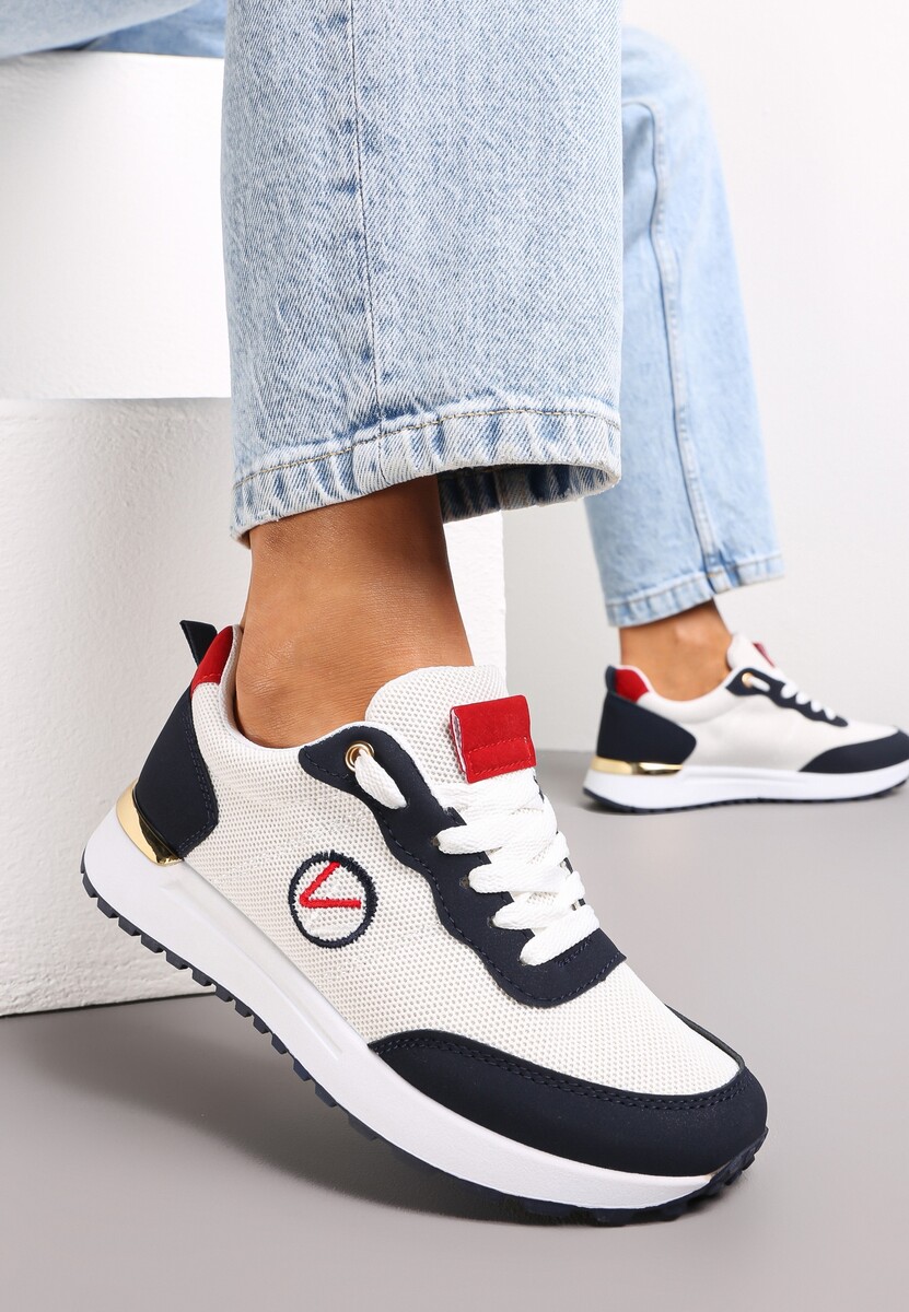 Biało-Granatowe Sneakersy z Haftowaną Naszywką i Metaliczną Wstawką Elnara