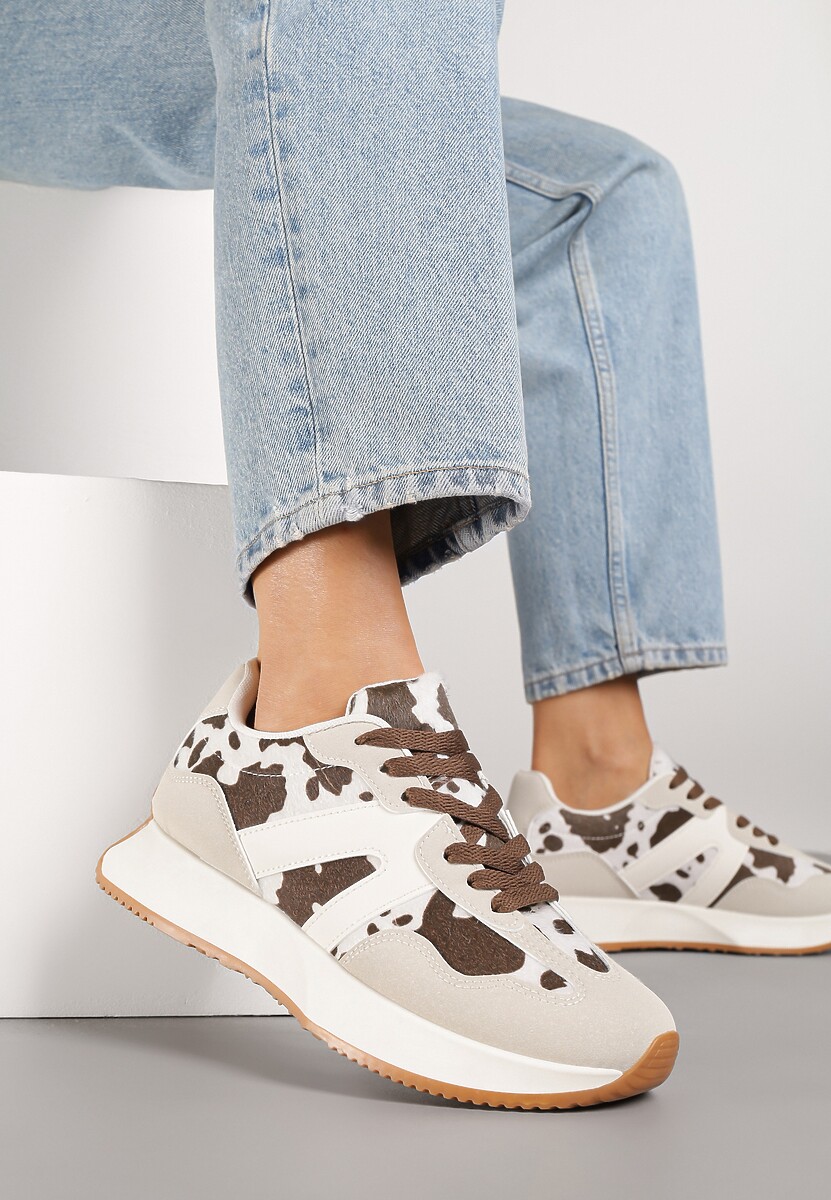 Beżowo-Brązowe Sneakersy na Płaskiej Podeszwie z Geometryczną Wstawką i Wzorem w Krowie Łaty Sewla