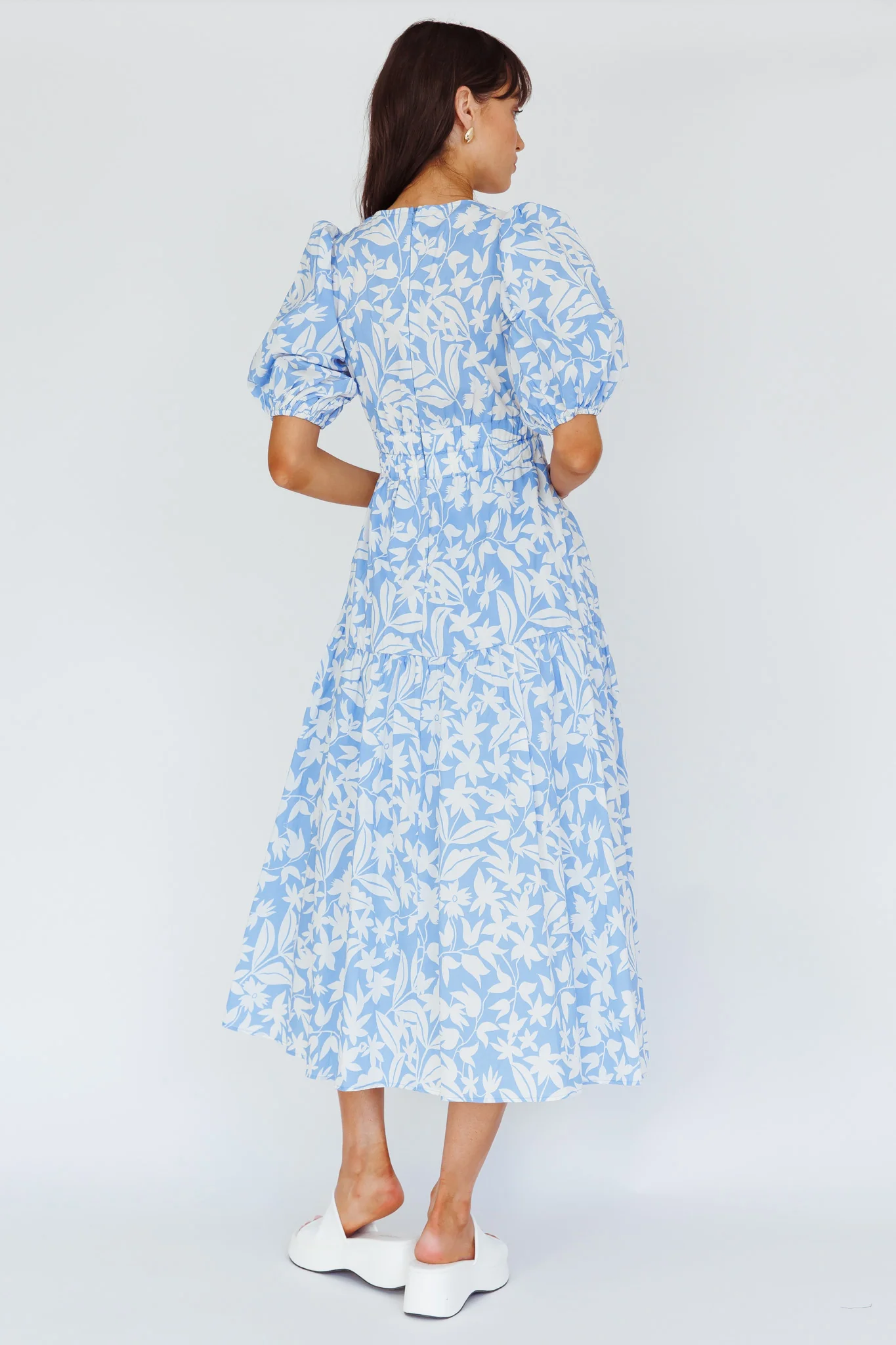 Summer Land V-Neckline Midi Dress Floral Blue