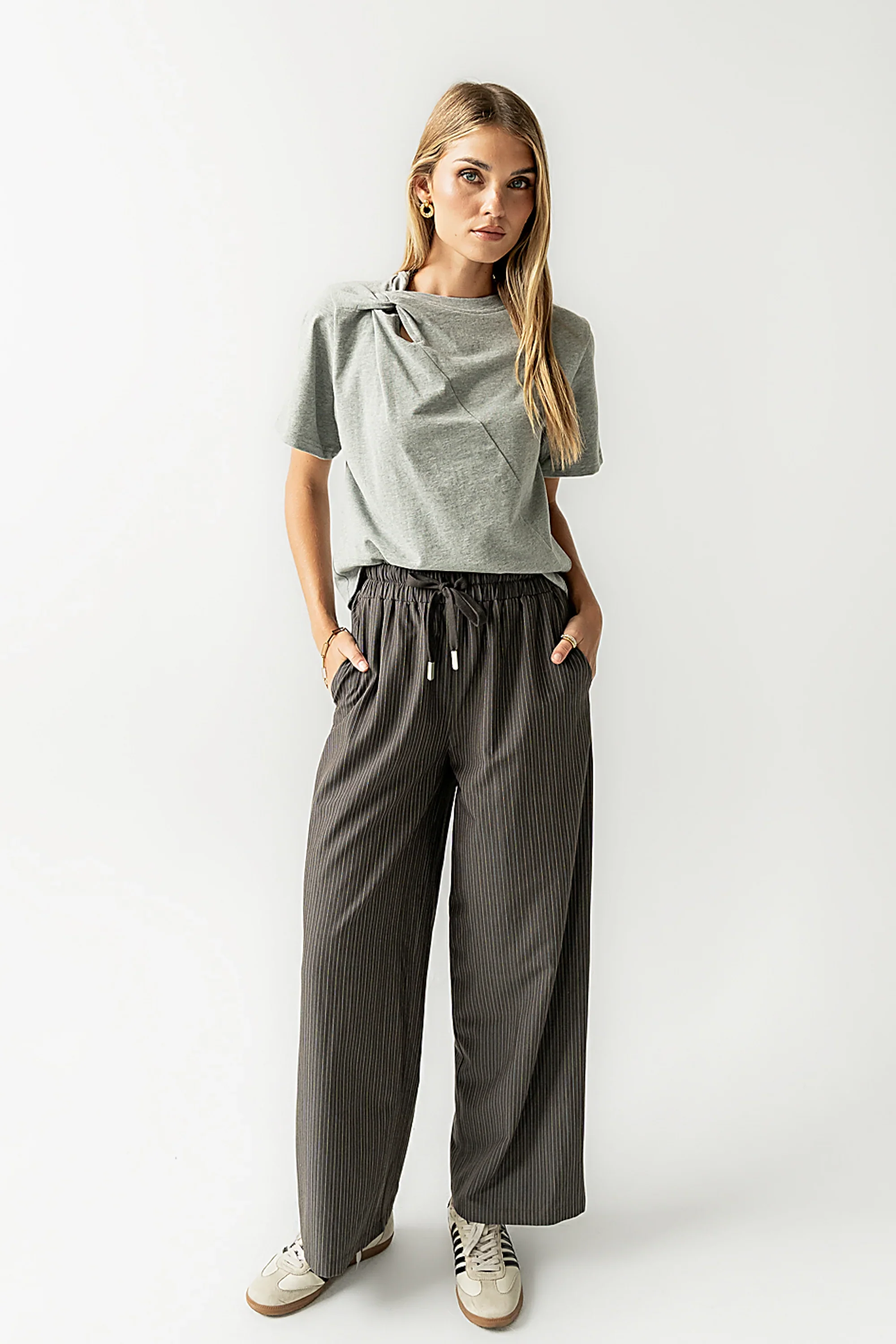 Posie Knot Tee in Heather Grey