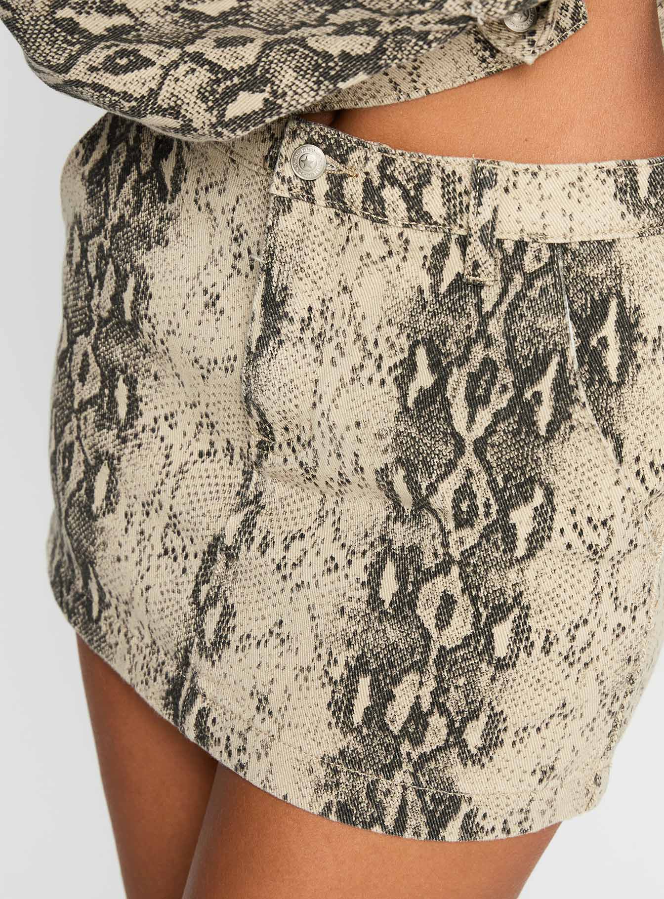 Venom Mini Skirt Snake