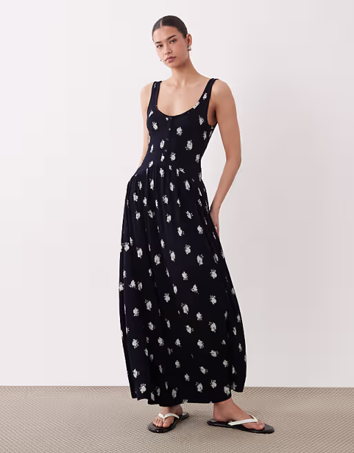 crinkle button up midi dress in mono ditsy floral print