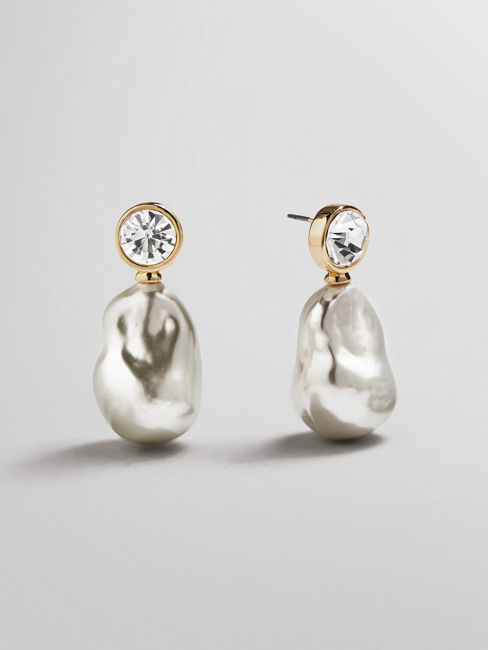 Elizabeth Pearl Earrings - Pearl