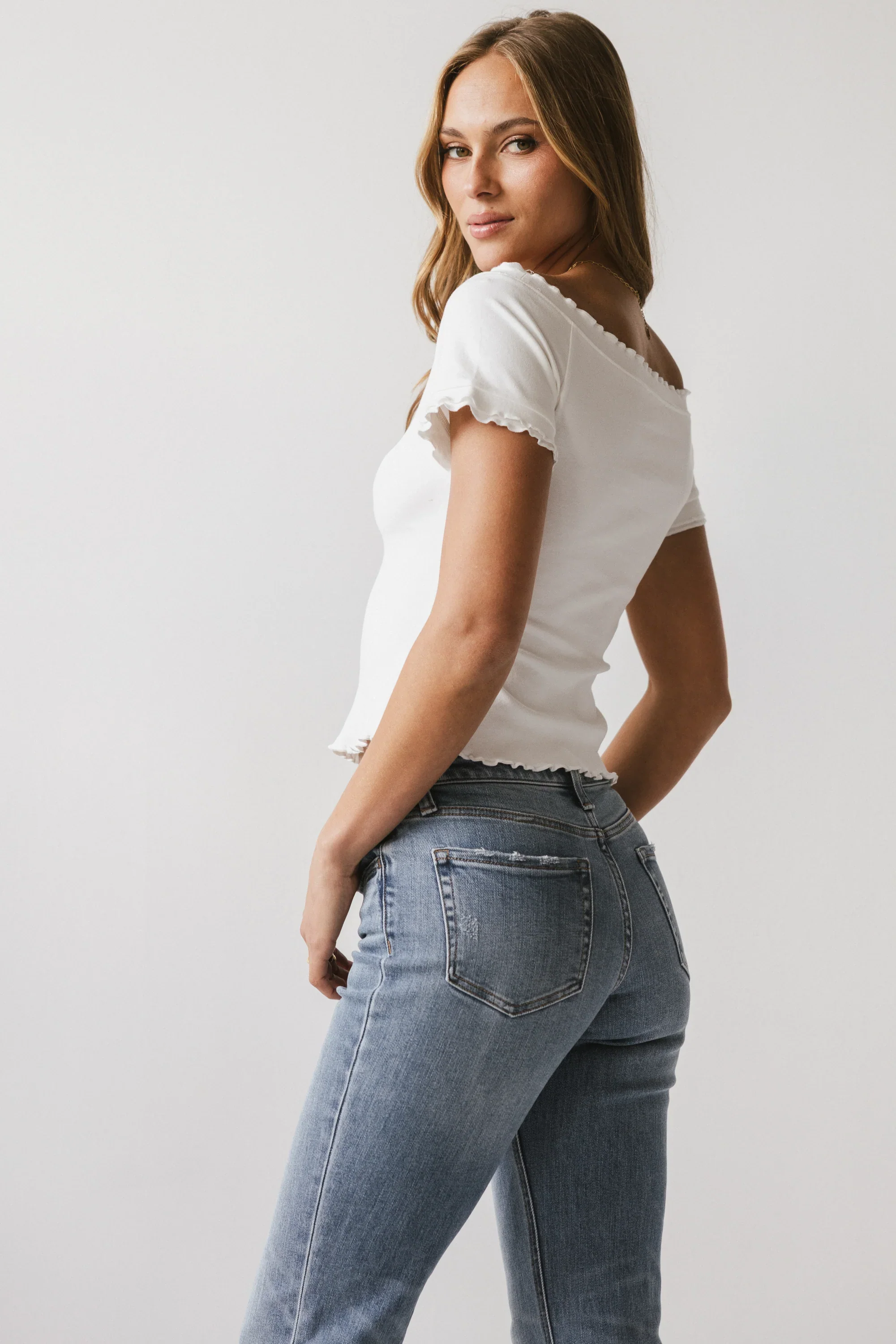 Hannah Lettuce Edge Top in White