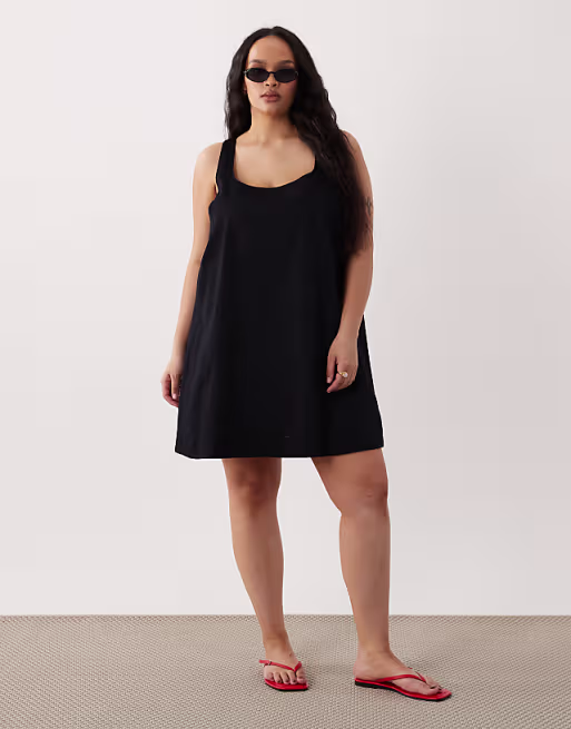 Curve scoop neck shift mini dress in black