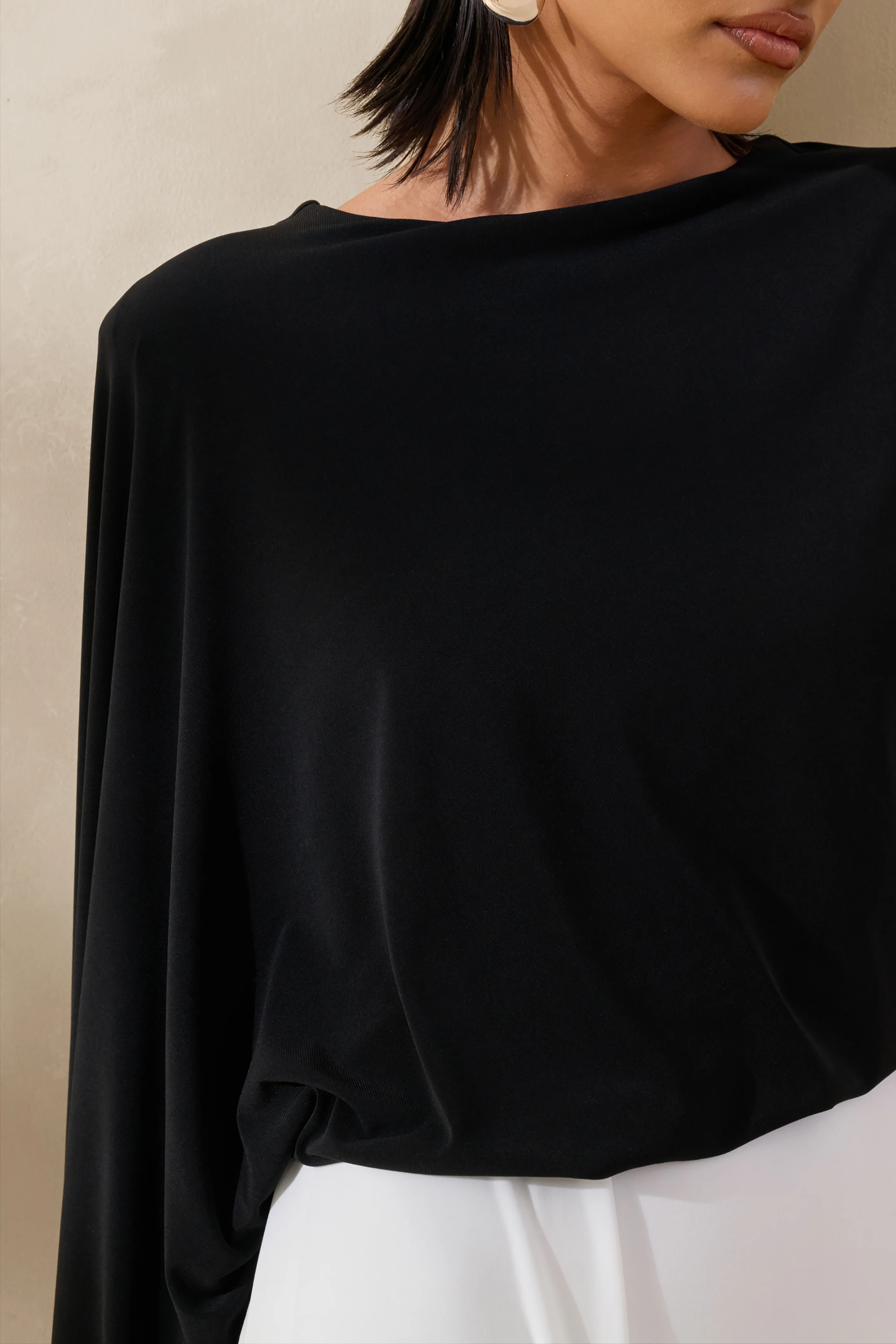 Carenza | Black & White Wide-Neck Maxi Dress With Cape-Sleeve