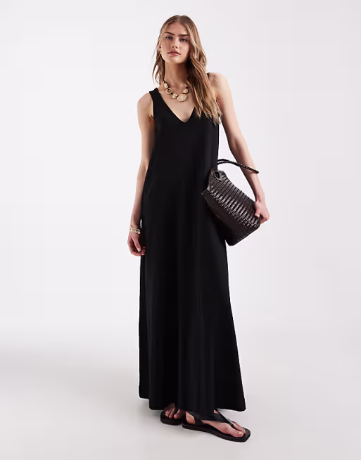 trapeze maxi dress in black