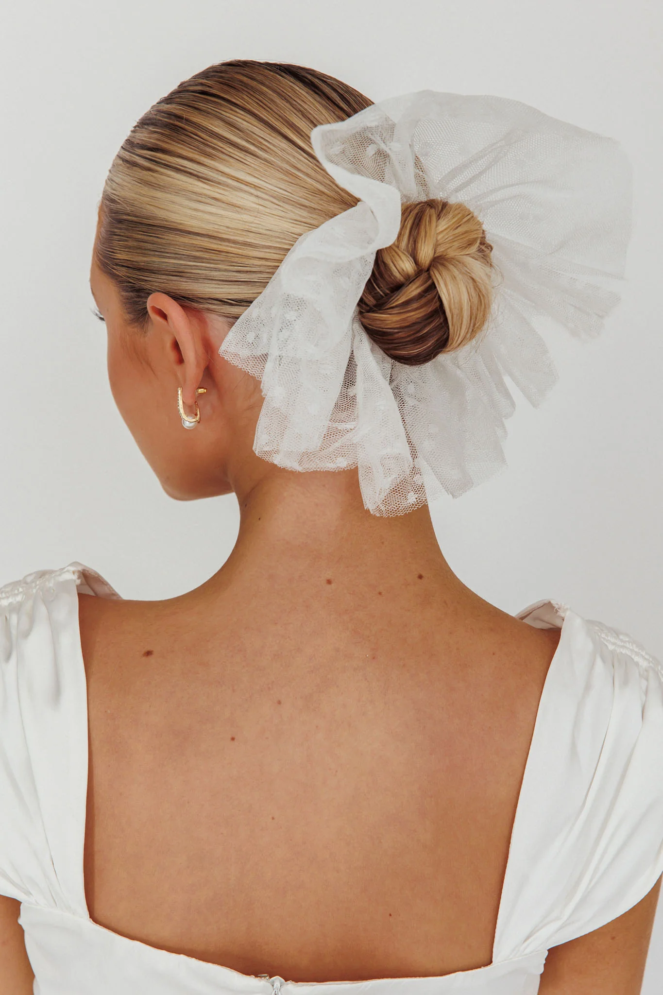 Hoda Lace Scrunchie White