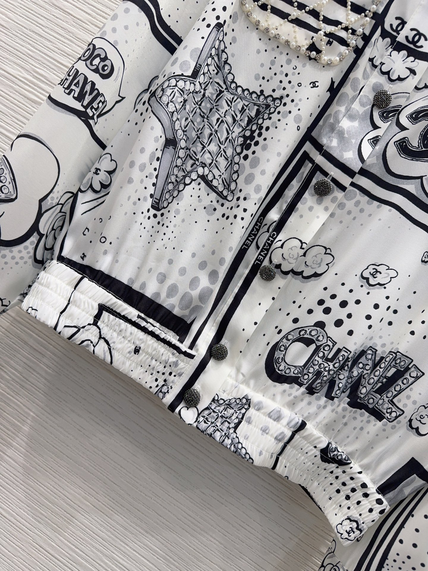 [TOP] CHANEL Long-Sleeve Shirt + Trousers Suit - White