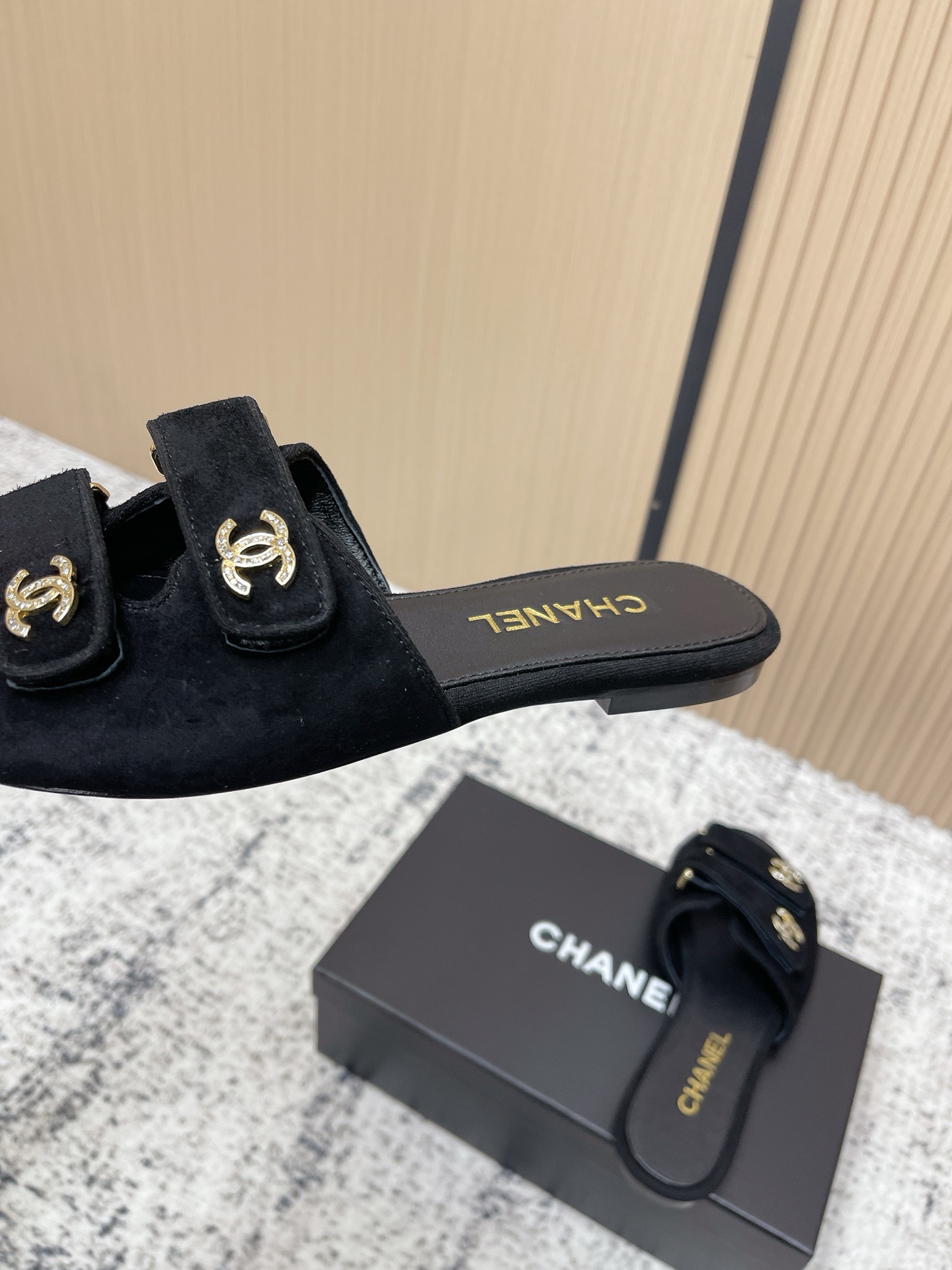 [TOP] CHANEL  Sandals - Black