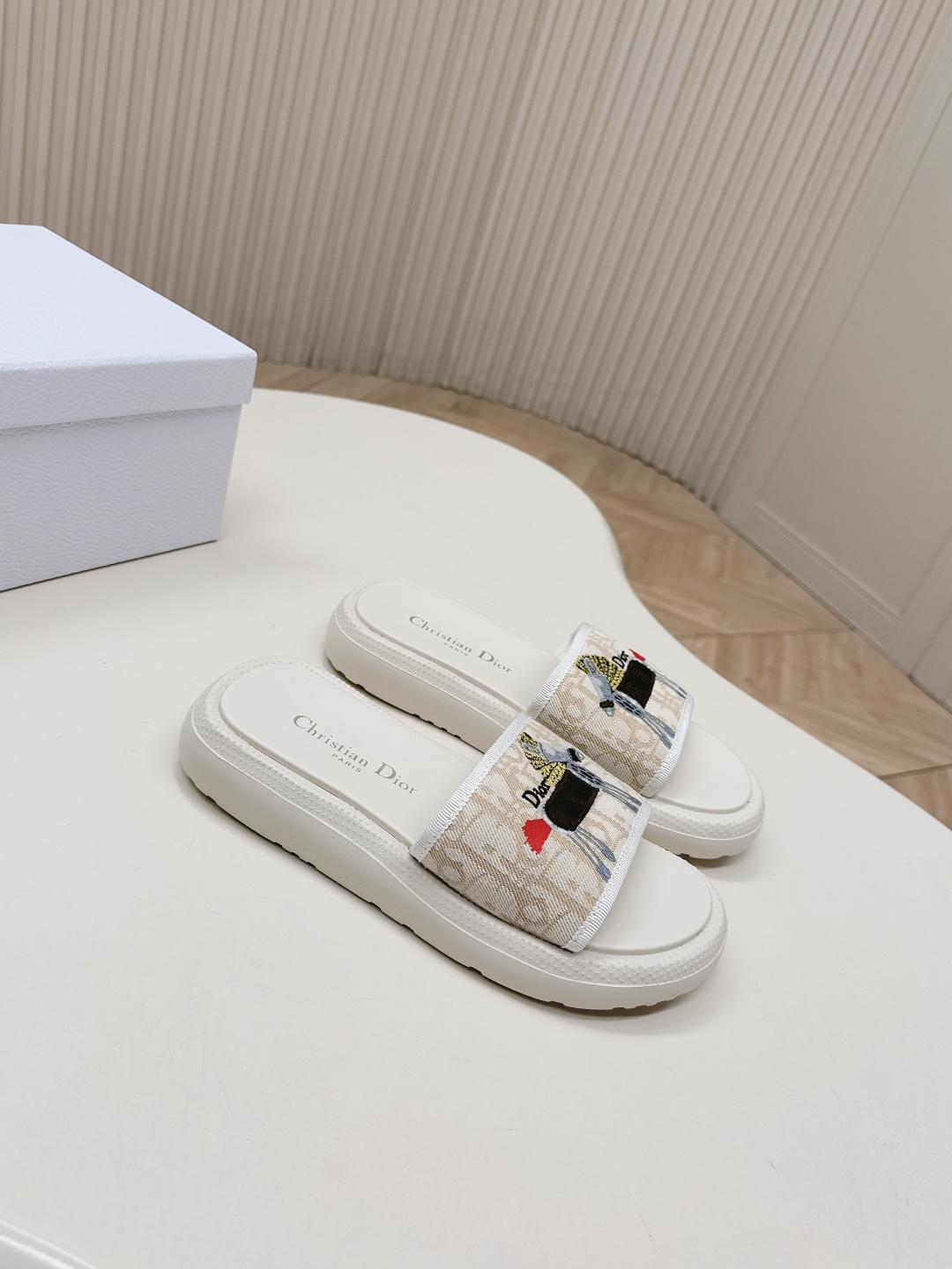 [TOP] Christian Dior Slippers - White
