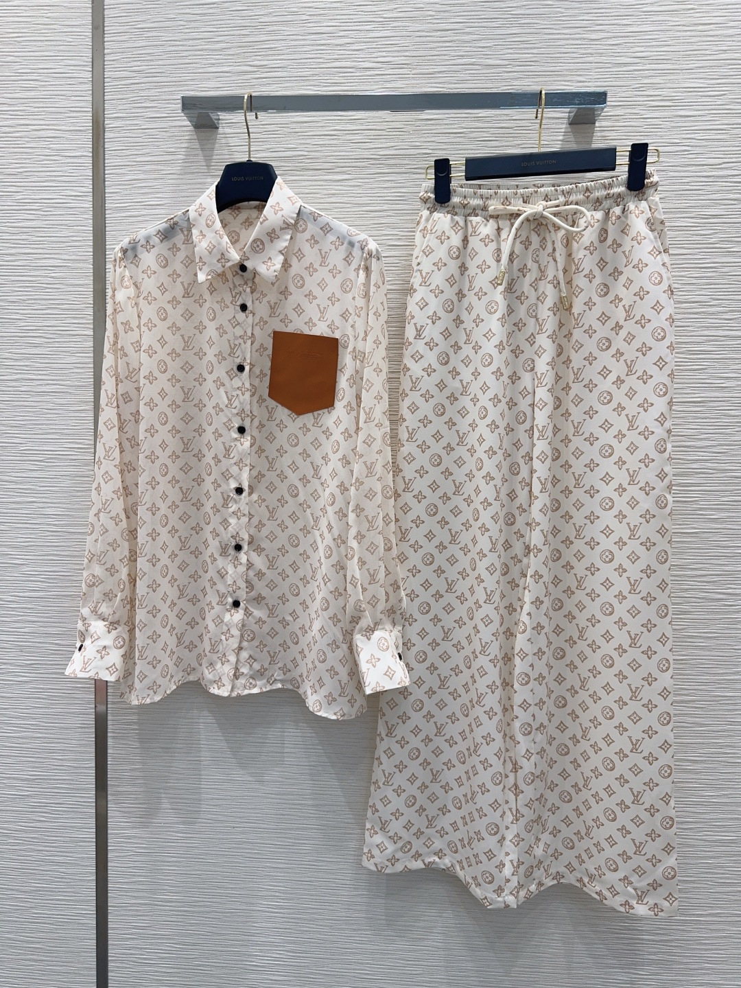[TOP] Louis Vuitton LV  Shirt + Pants Suit  -  White