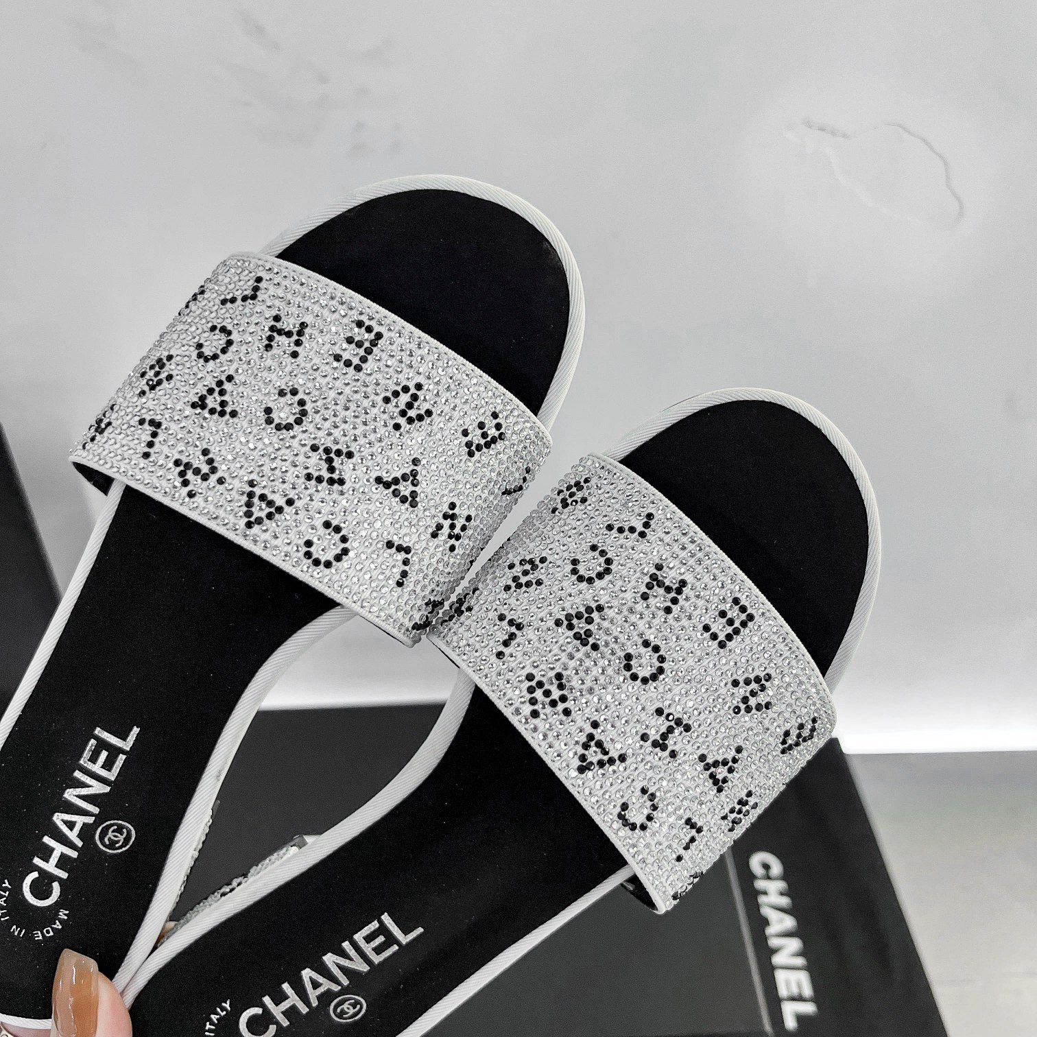 [TOP] CHANEL  Sandal - Black