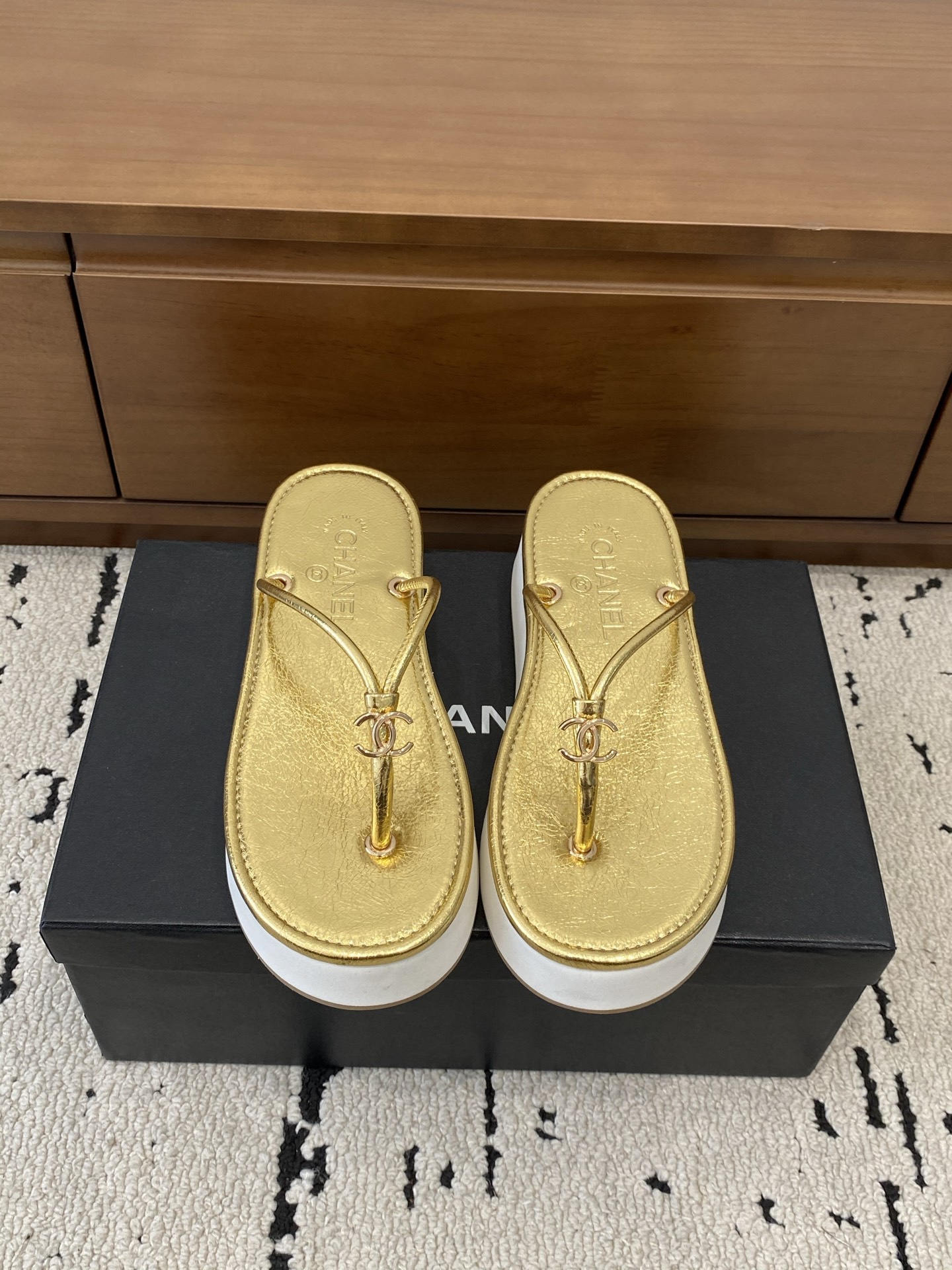 [TOP] CHANEL Slippers - Gold - 711 Luxury