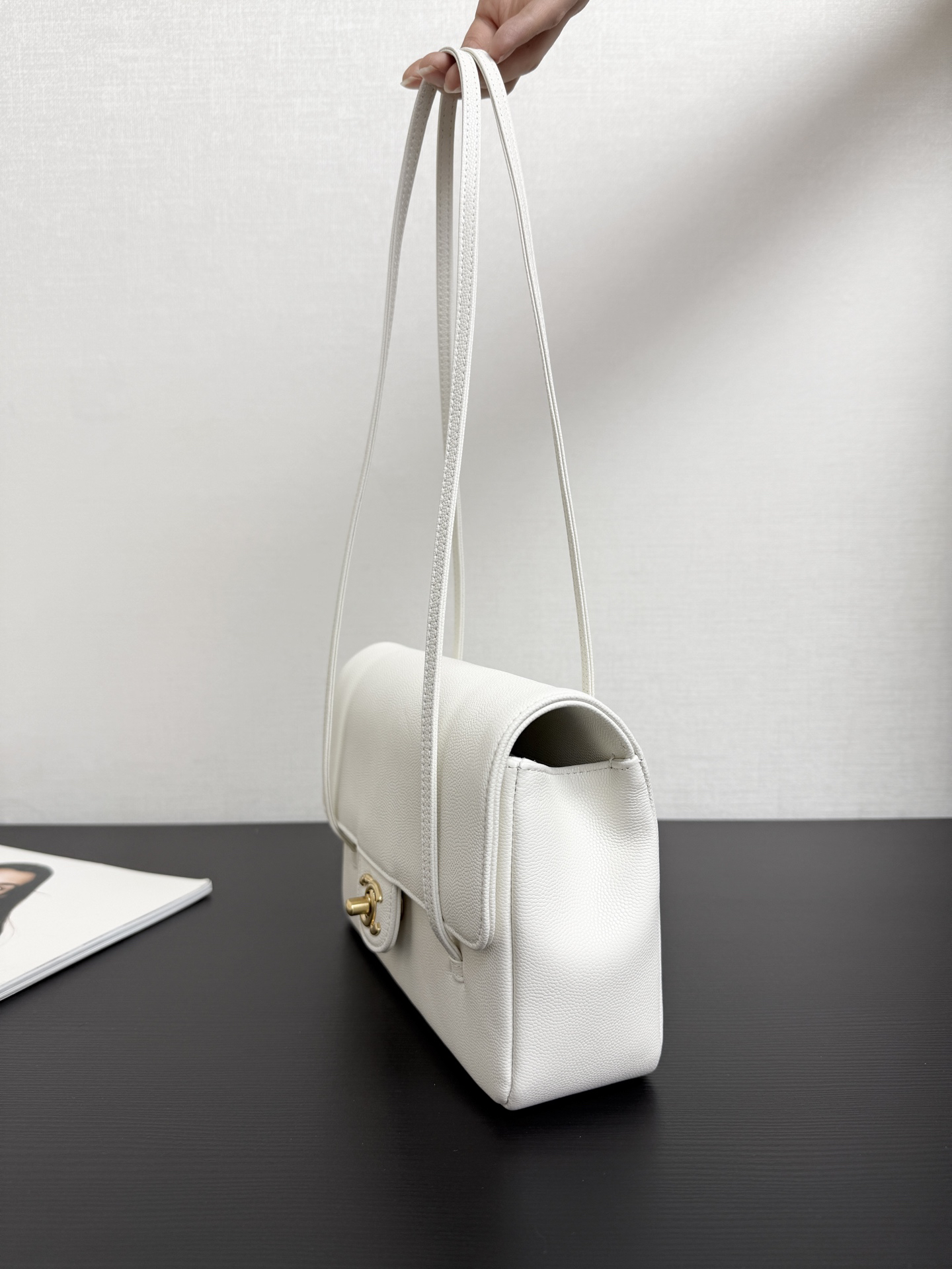 [TOP] CHANEL Preppy Coco Shoulder Bag 22x16x6cm - White & GHW - 711 Luxury