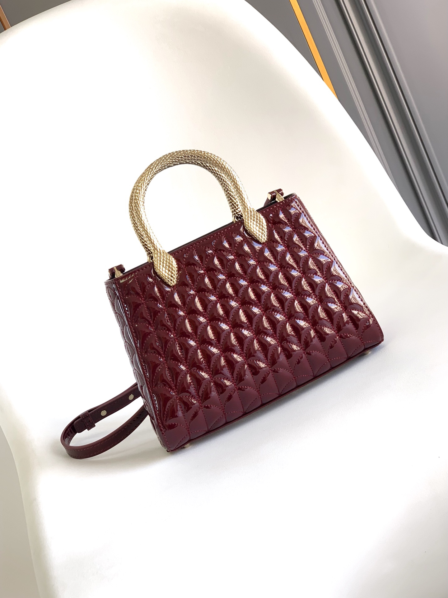 [TOP] BVLGARI Serpentine Duo Tote Bag Patent Leather 21.5x15x6cm - Red - 711 Luxury