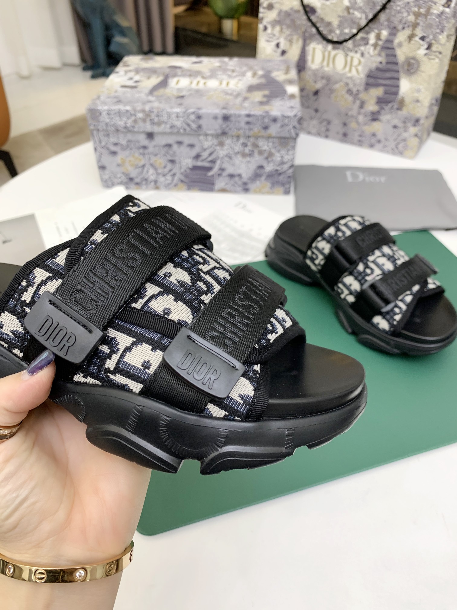 [TOP] Christian Dior Slippers - Black - 711 Luxury
