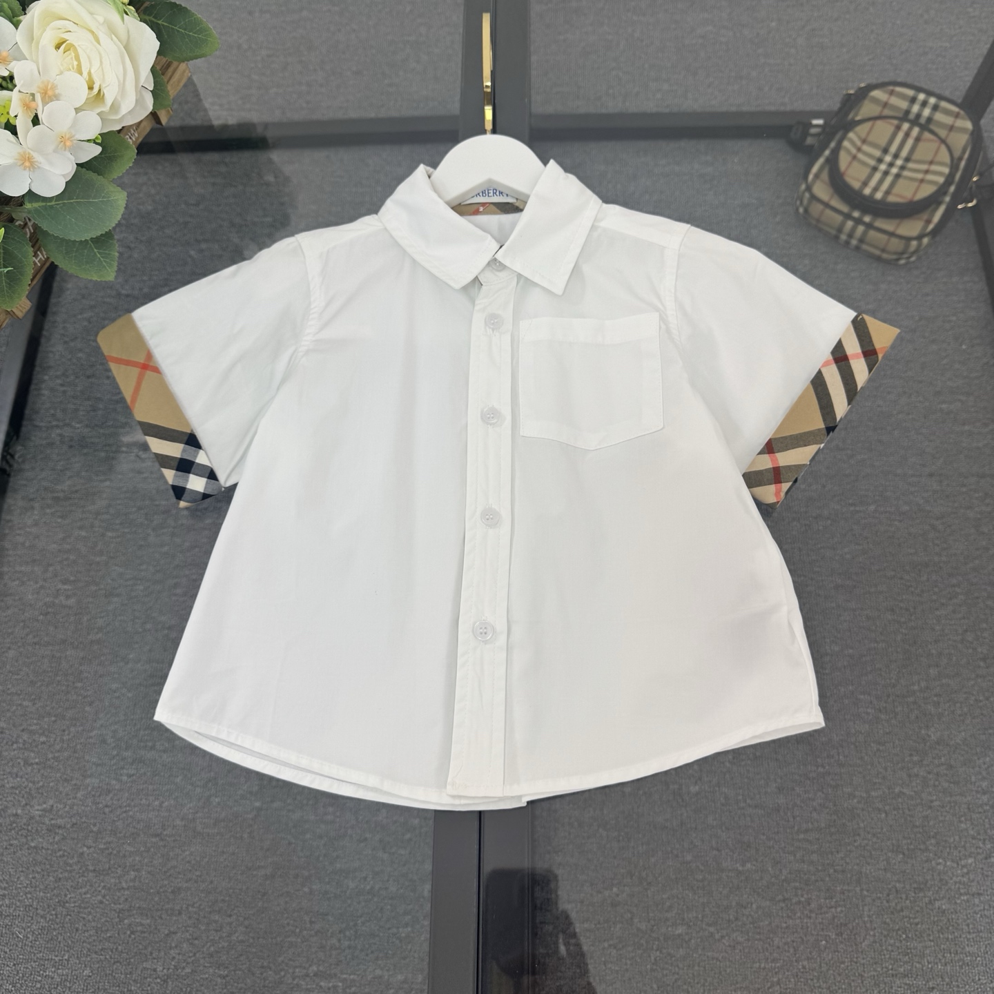 Burberry Unisex Kids White Cuff Vintage Check Short Sleeve Shirt & Elastic Waist Plaid Shorts Two Piece Set Boys Girls Sizes 100-160