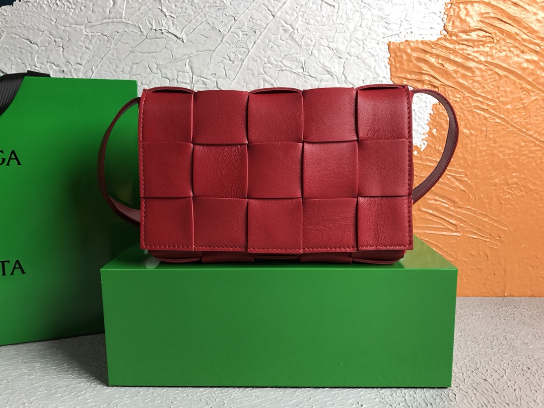 [TOP] Bottega Veneta BV Lambskin Cassette Bag 23*15*5.5cm - Red - 711 Luxury