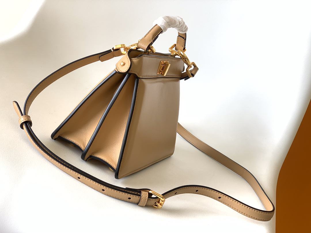 [TOP] FENDI Peekaboo ISeeU Bag Lambskin Mini 20-11-15.5cm - Khaki & GHW - 711 Luxury