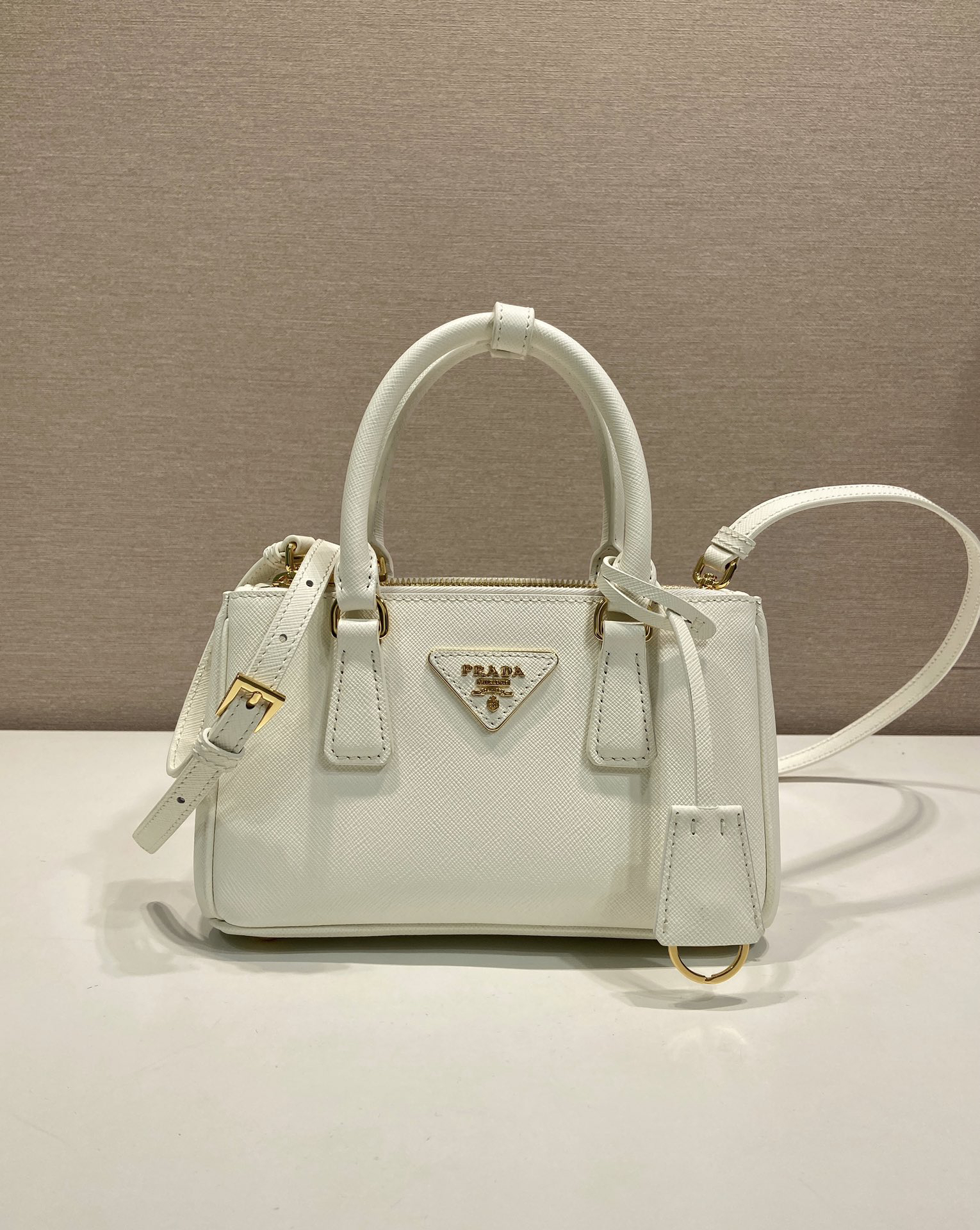 [TOP] PRADA Galleria Bag Saffiano Leather 21x12.5x8.5cm - White & GHW