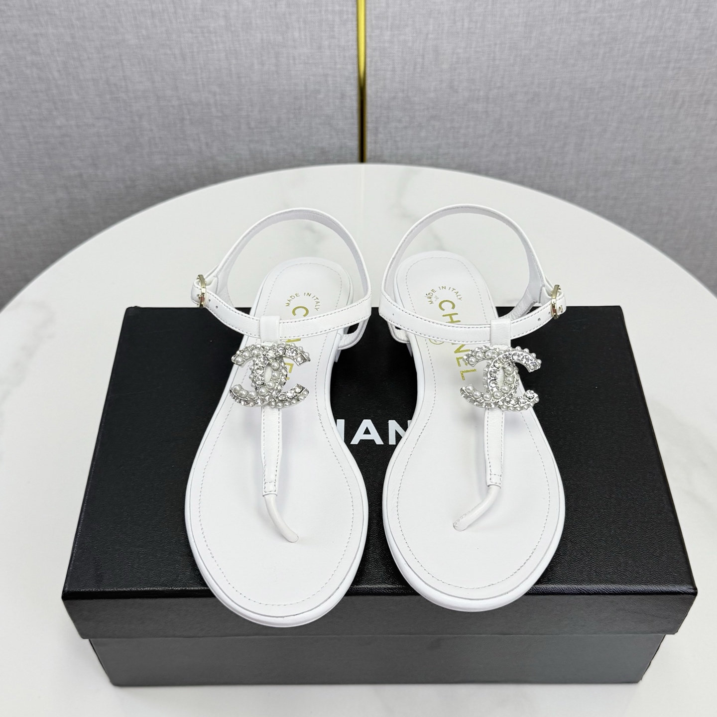 [TOP] CHANEL Sandals - White - 711 Luxury