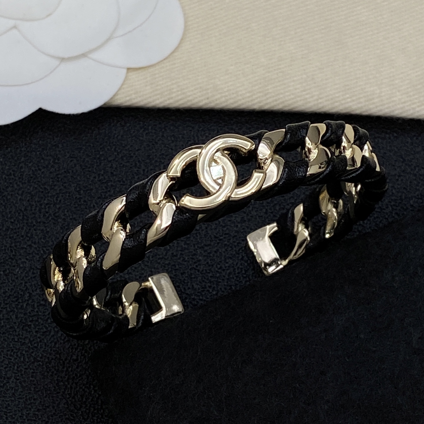 [TOP] CHANEL Bracelet - Gold - 711 Luxury