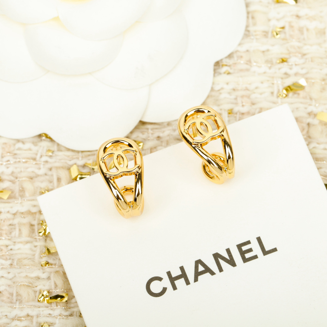[TOP] CHANEL Earrings - Gold
