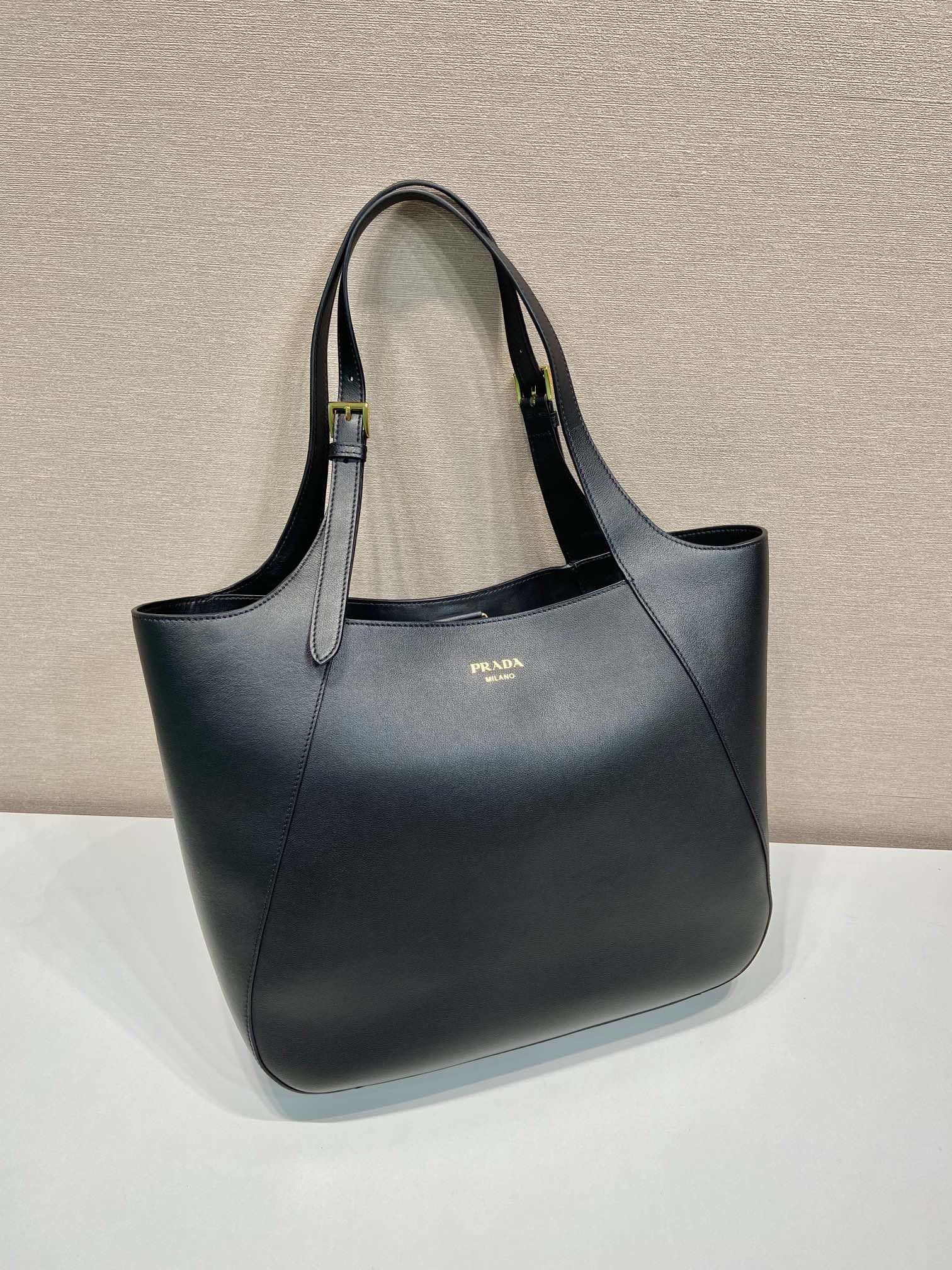 [TOP] PRADA Tote Bag 37x33x9cm - Black